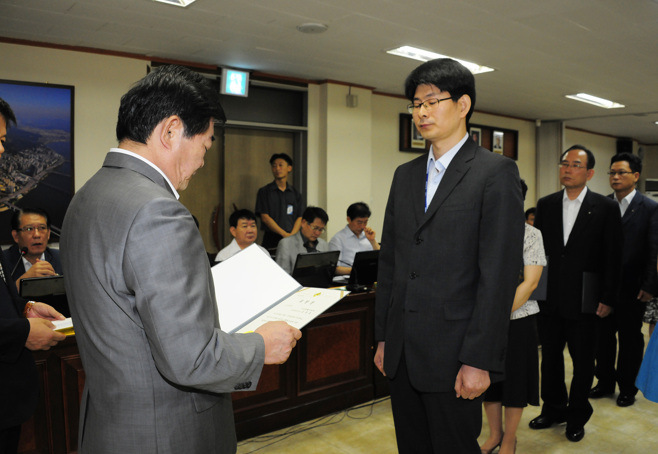 20110721-확대간부회의 표창장 수여 38696.JPG