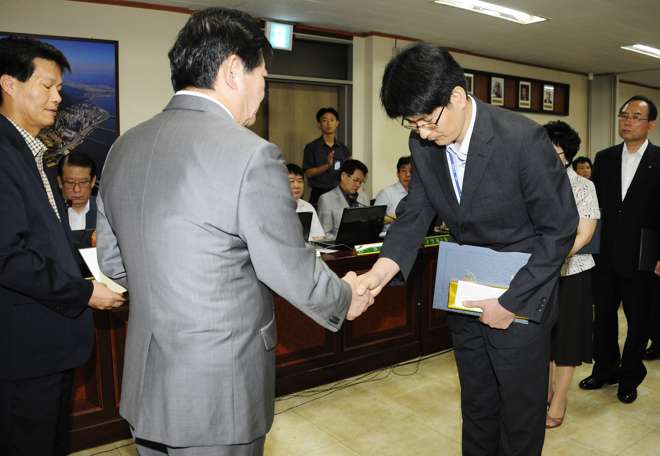 20110721-확대간부회의 표창장 수여 38699.JPG