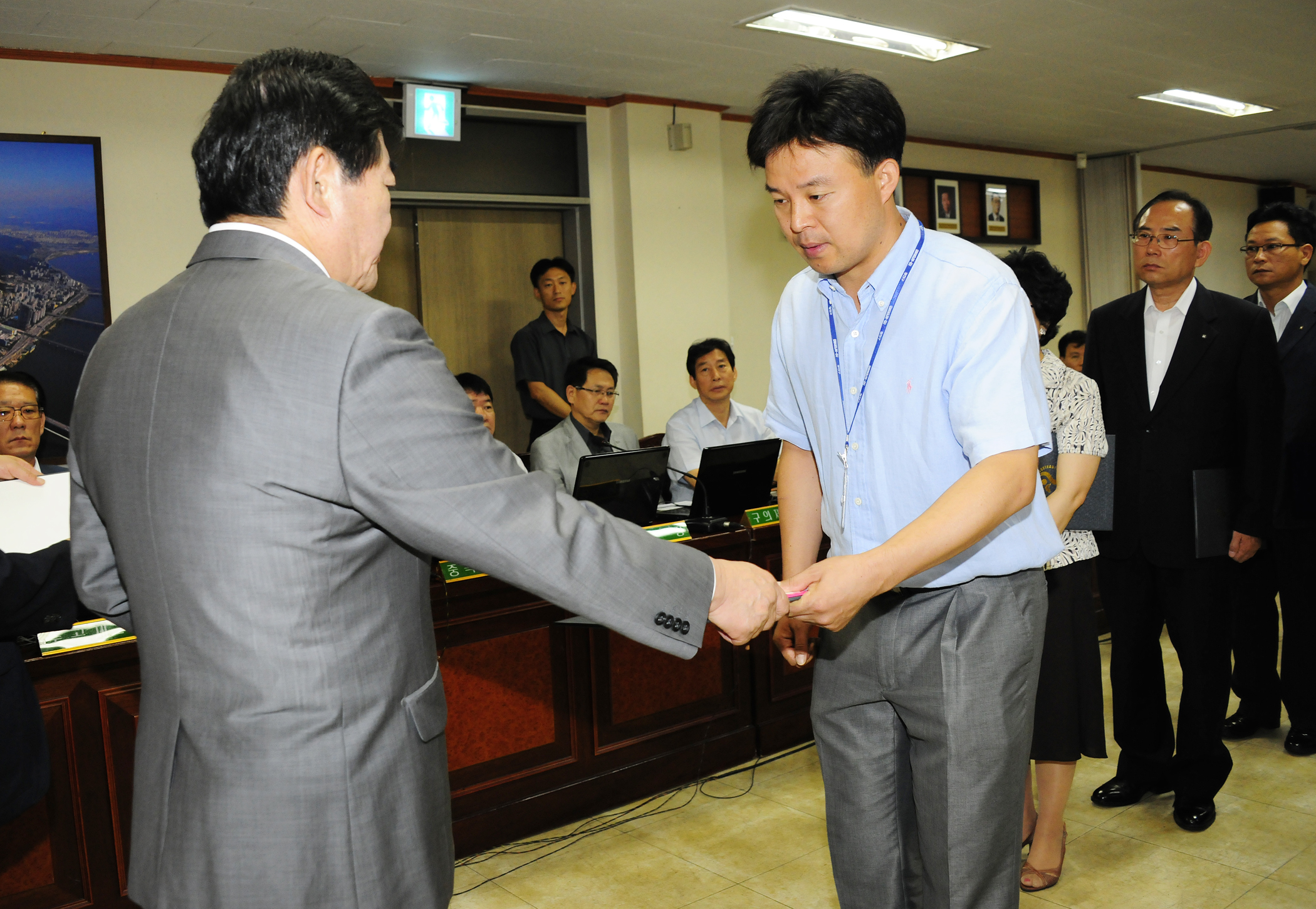 20110721-확대간부회의 표창장 수여 38707.JPG