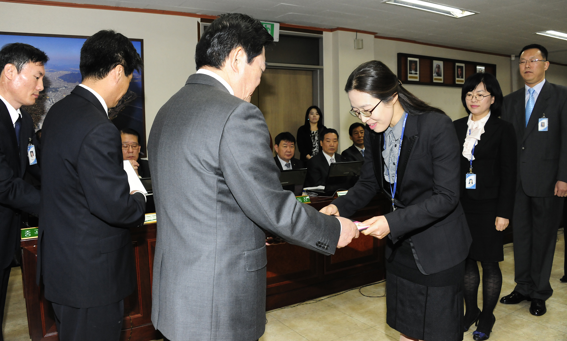 20110421-구 동 확대간부회의 표창 31425.JPG