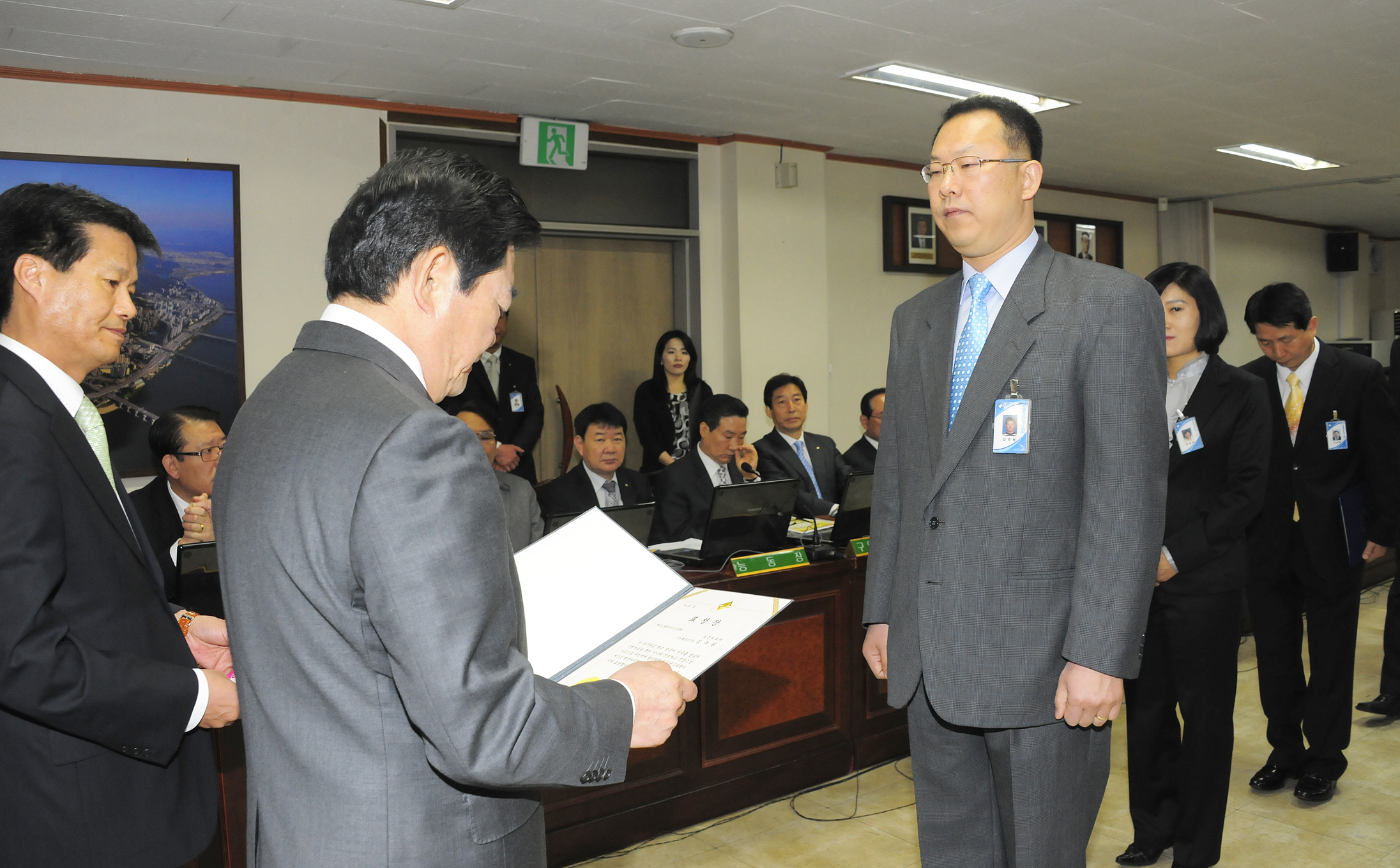 20110421-구 동 확대간부회의 표창 31429.JPG