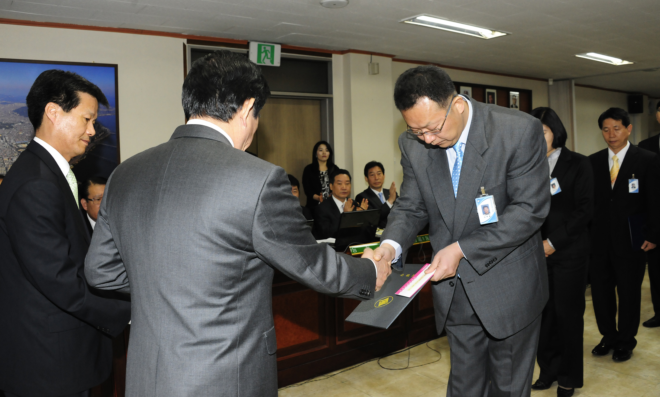 20110421-구 동 확대간부회의 표창 31431.JPG