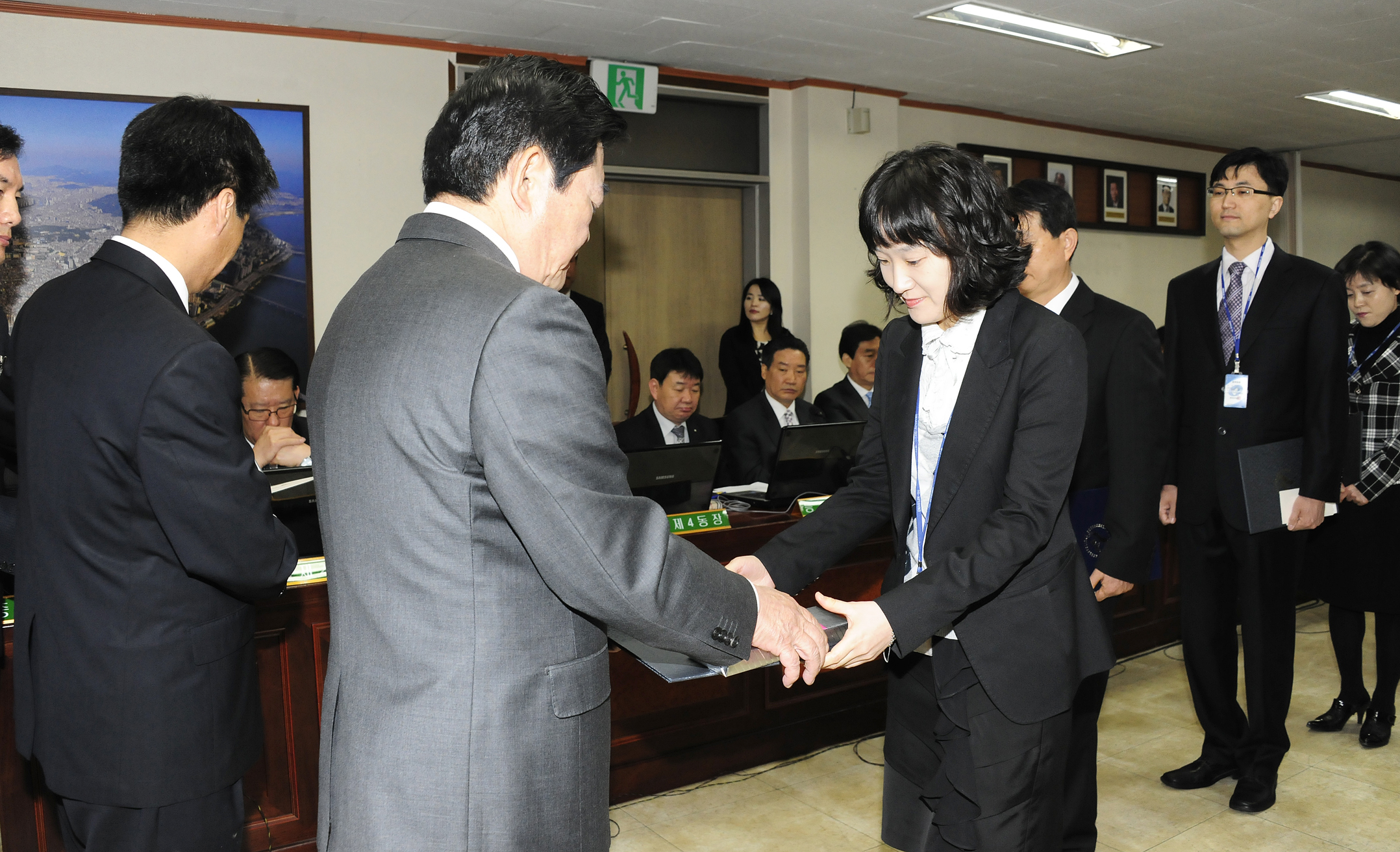 20110421-구 동 확대간부회의 표창 31442.JPG