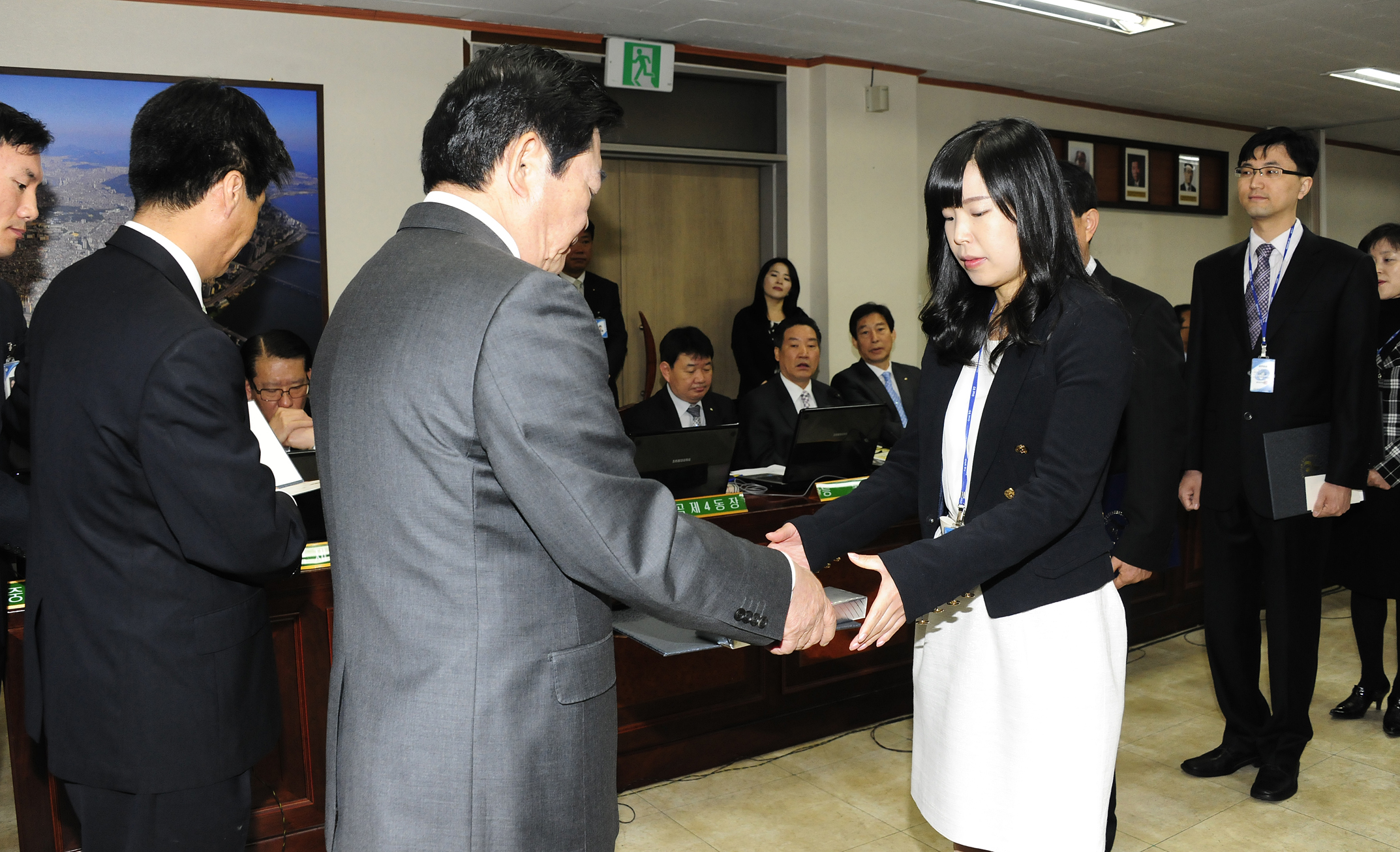 20110421-구 동 확대간부회의 표창 31447.JPG