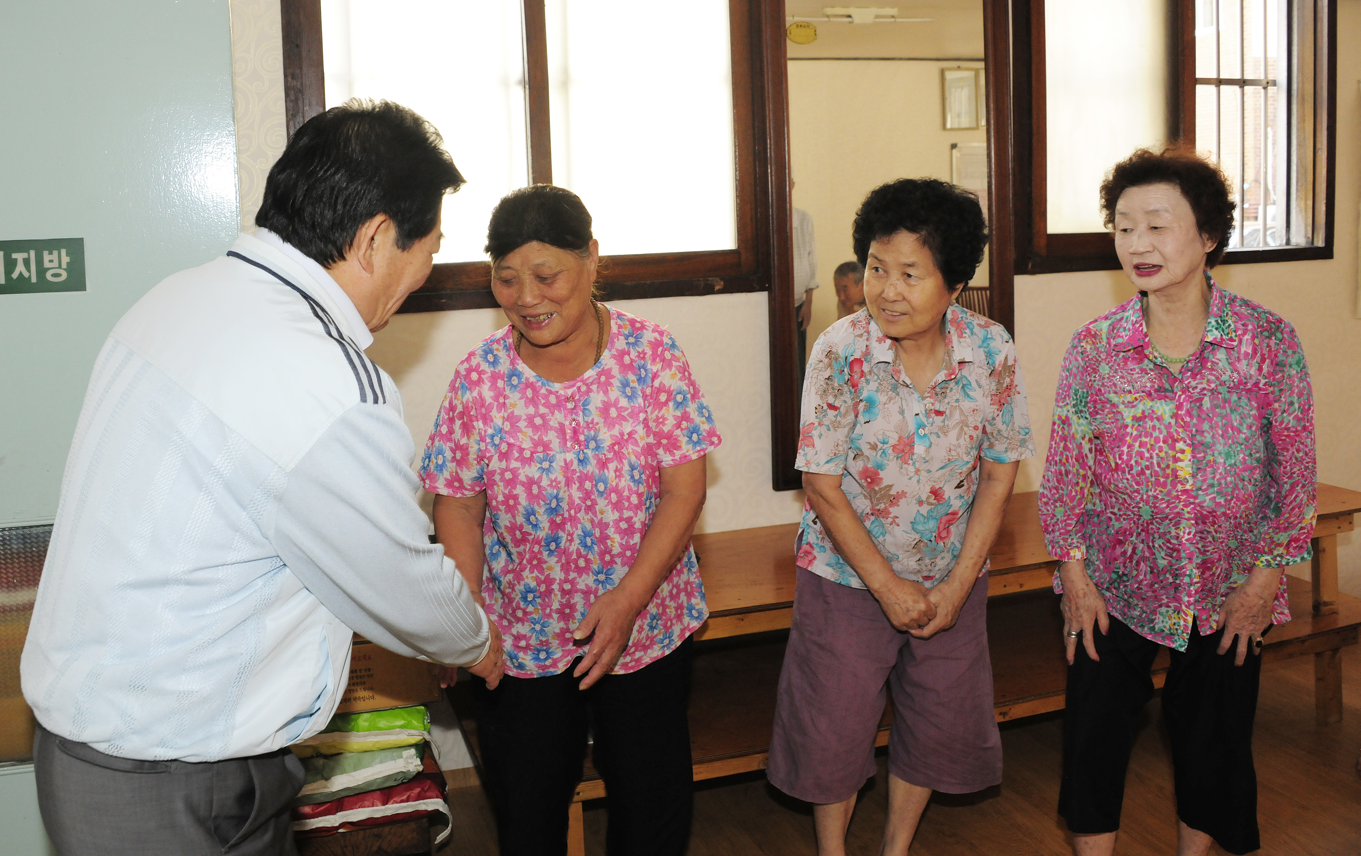 20110906-추석명절 경로당 방문 40257.JPG