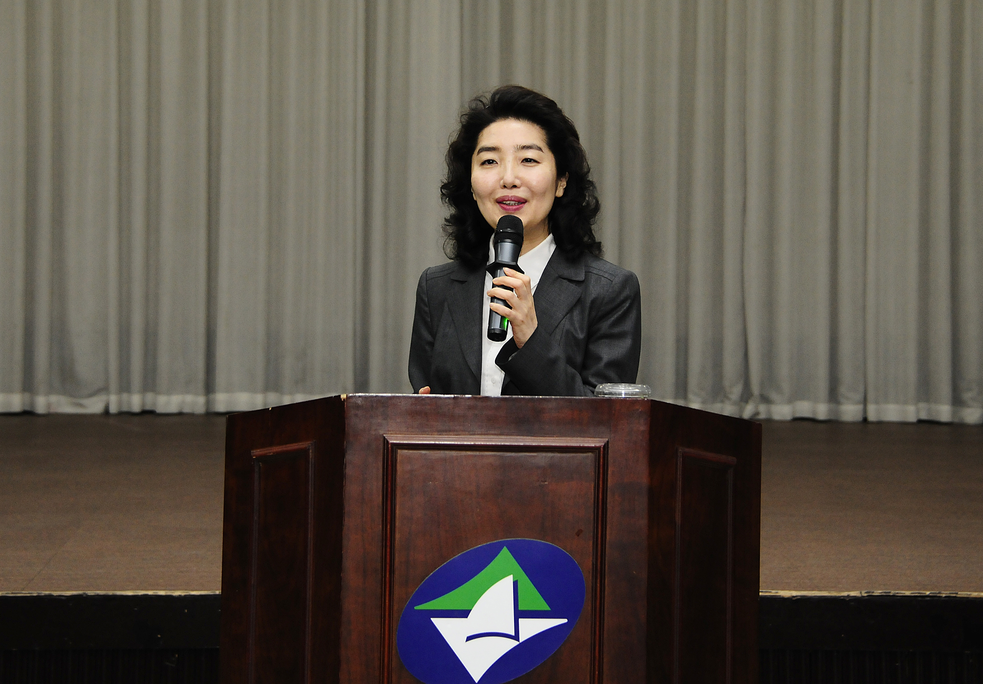 20111201-2011 광나루 아카데미 -강사 여에스더 및 후원금 전달 43999.JPG