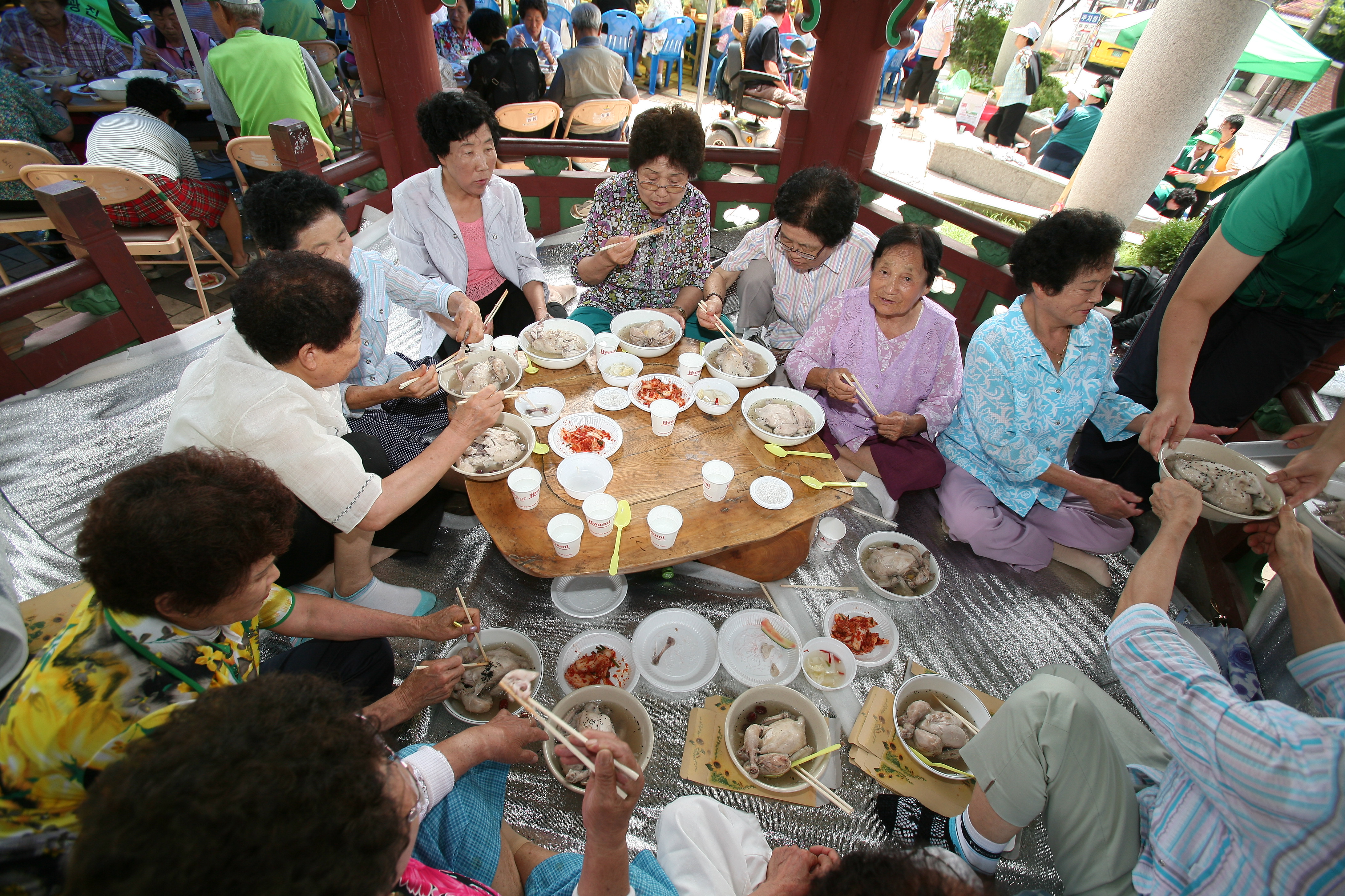2009 관내 어르신초청사랑의삼계탕나누기 13128.JPG