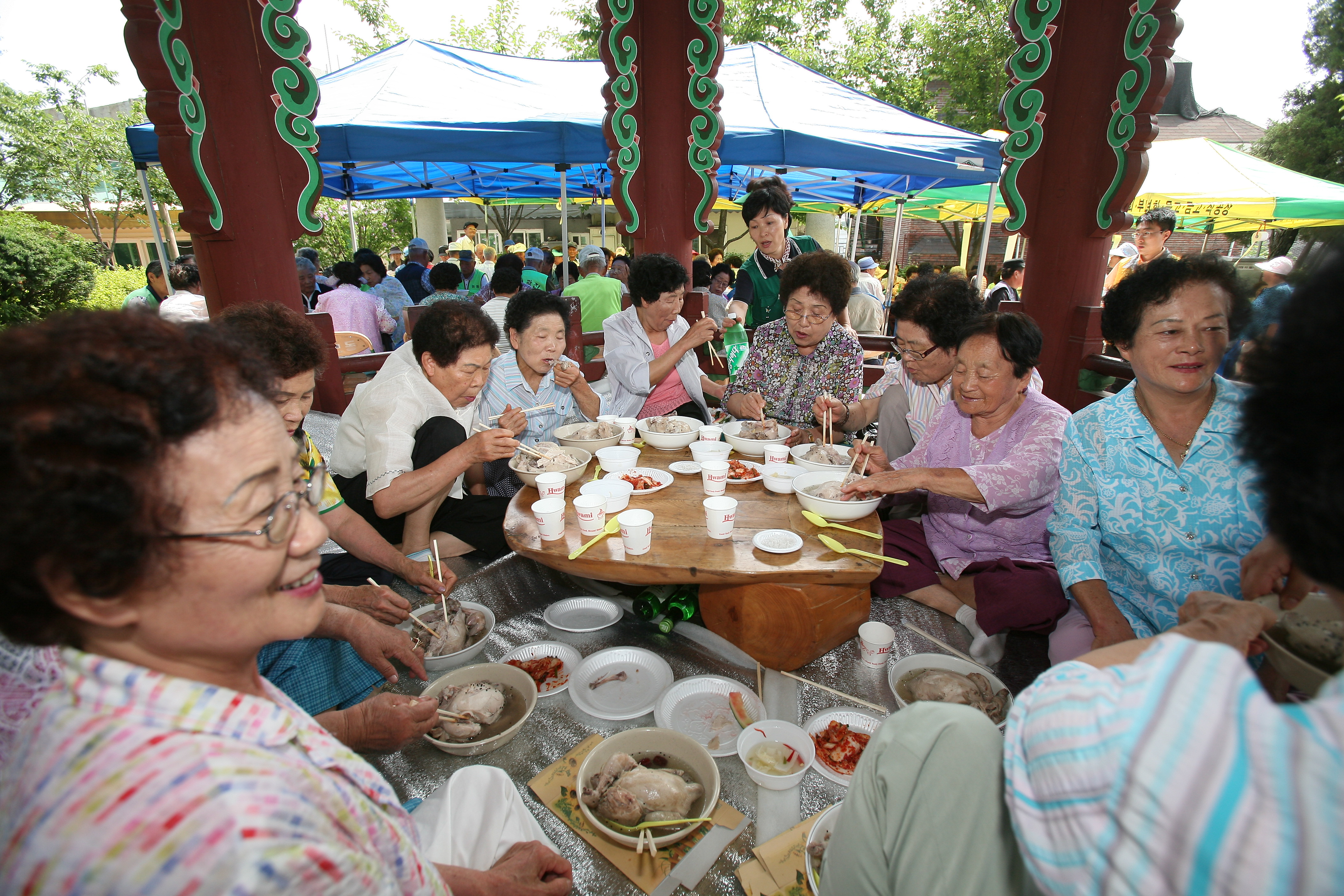 2009 관내 어르신초청사랑의삼계탕나누기 13129.JPG