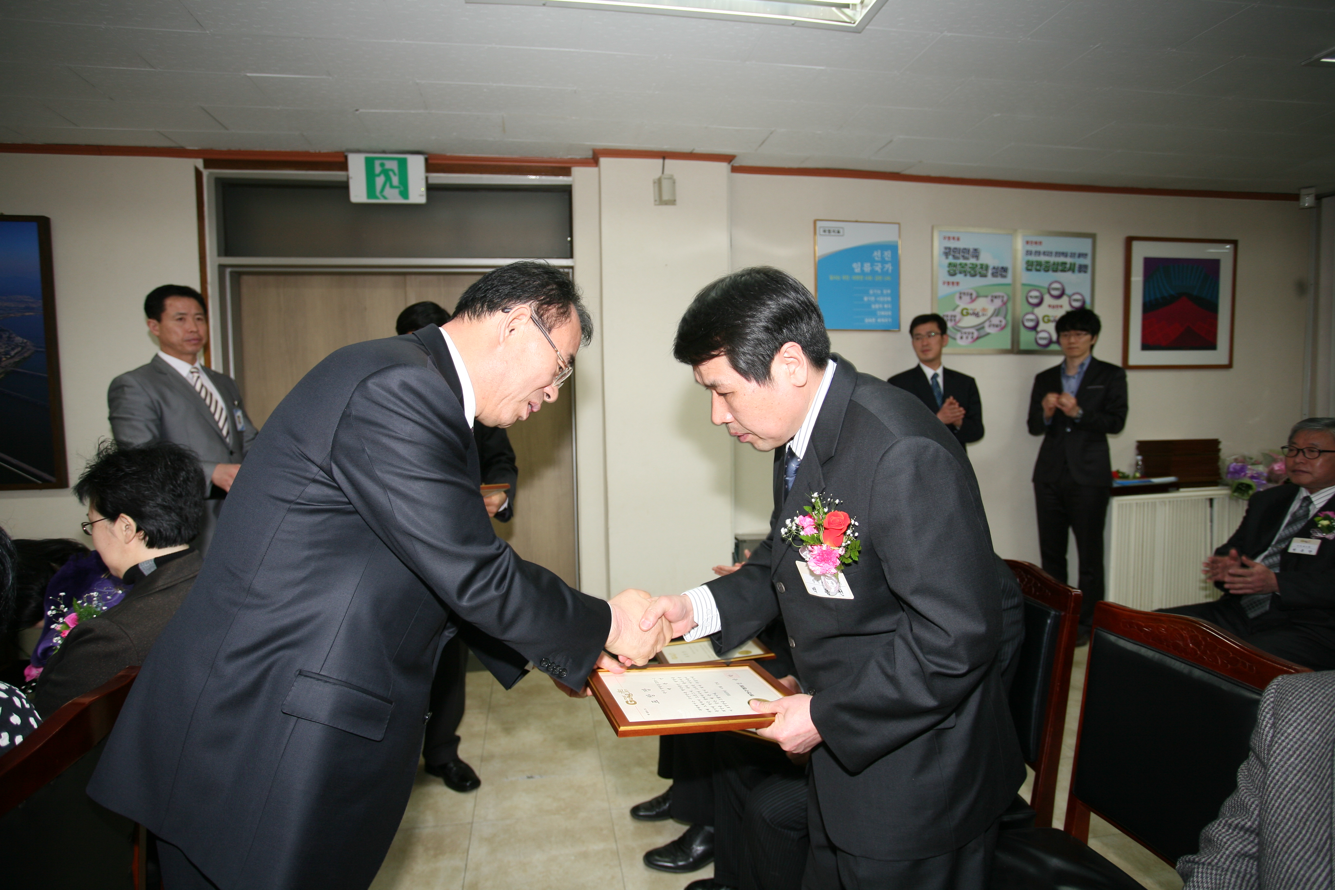 4월 정기구민표창 수여식 15493.JPG
