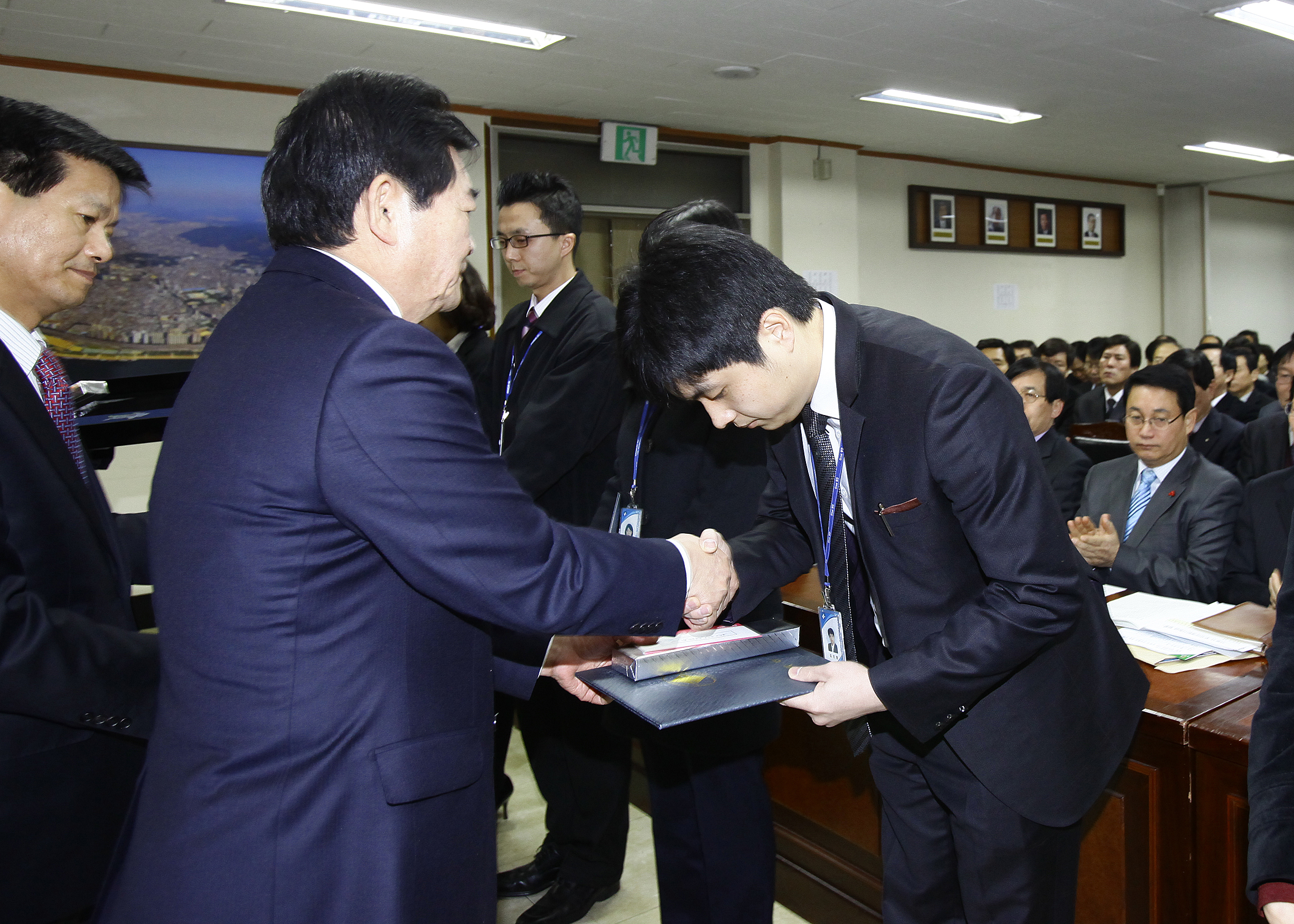 20110210-구확대 간부회의 표창 25263.JPG