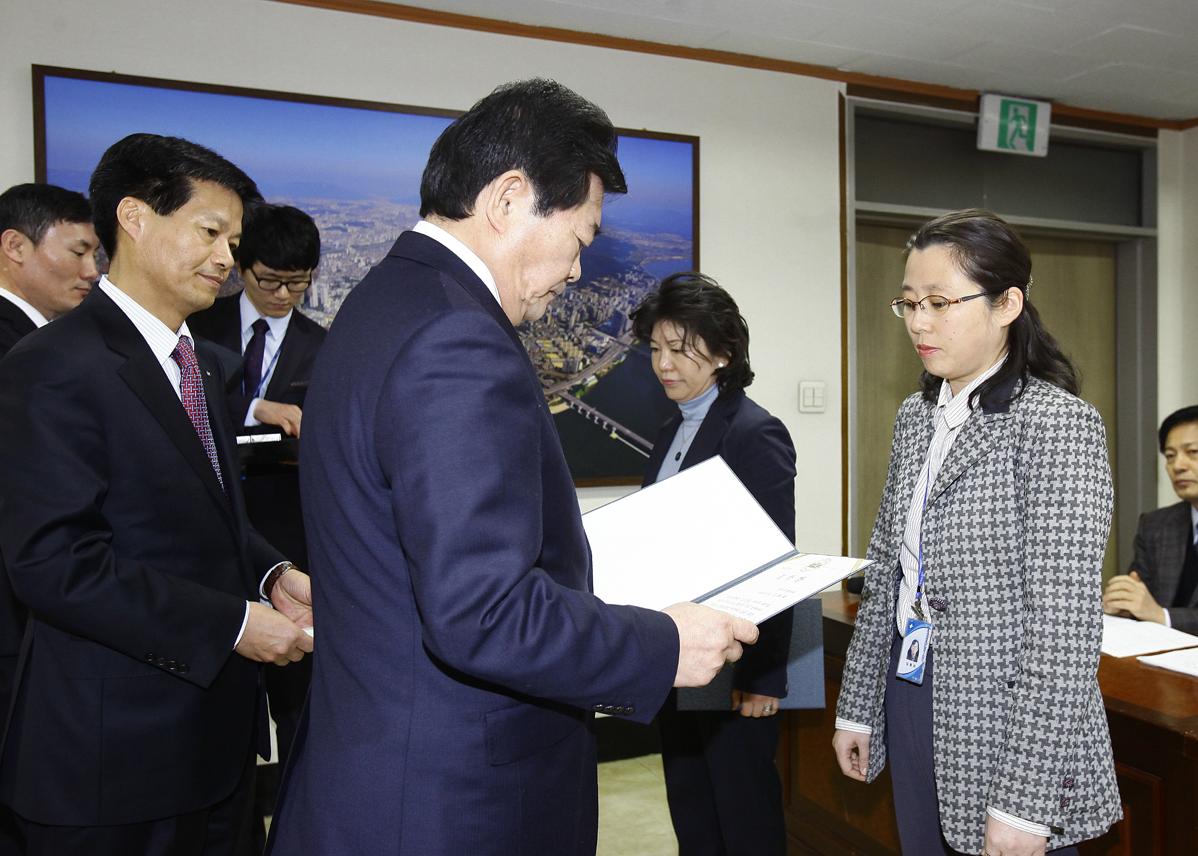 20110210-구확대 간부회의 표창 25251.JPG