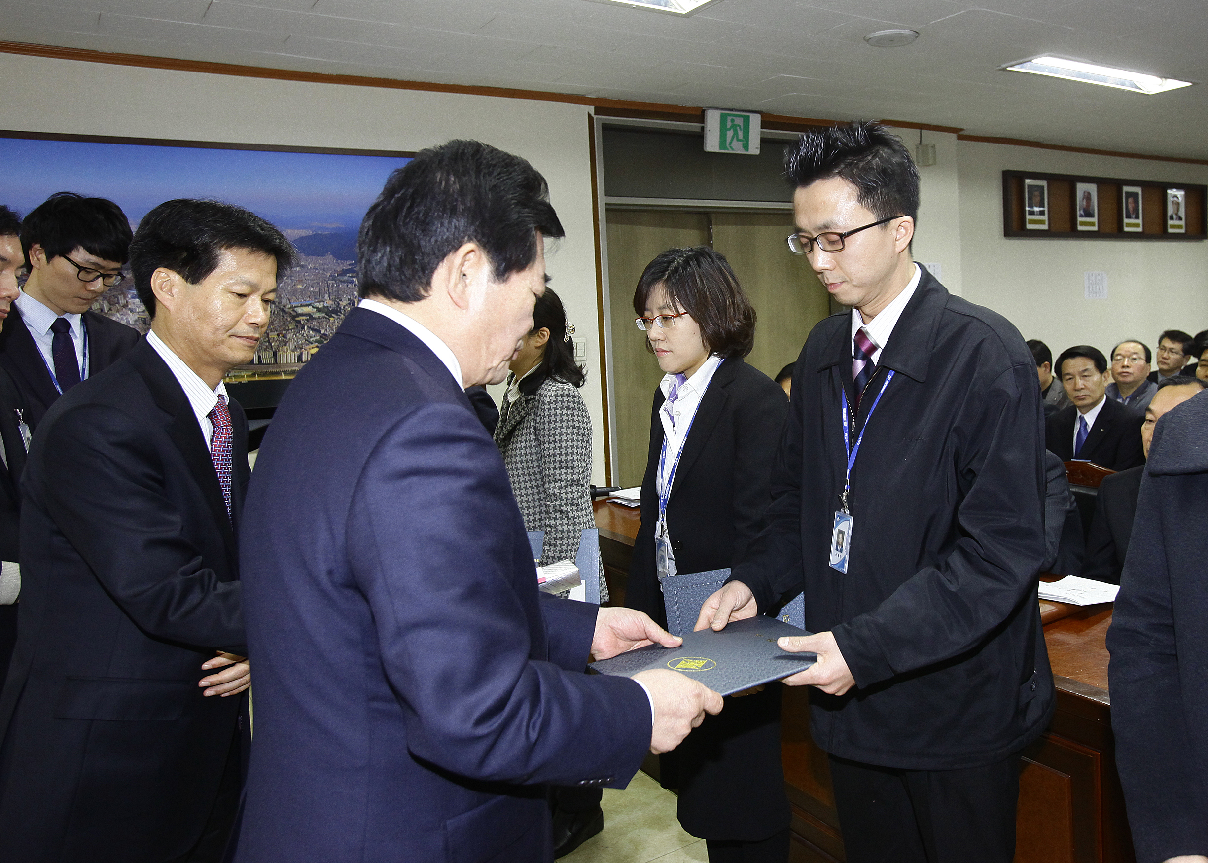 20110210-구확대 간부회의 표창 25257.JPG