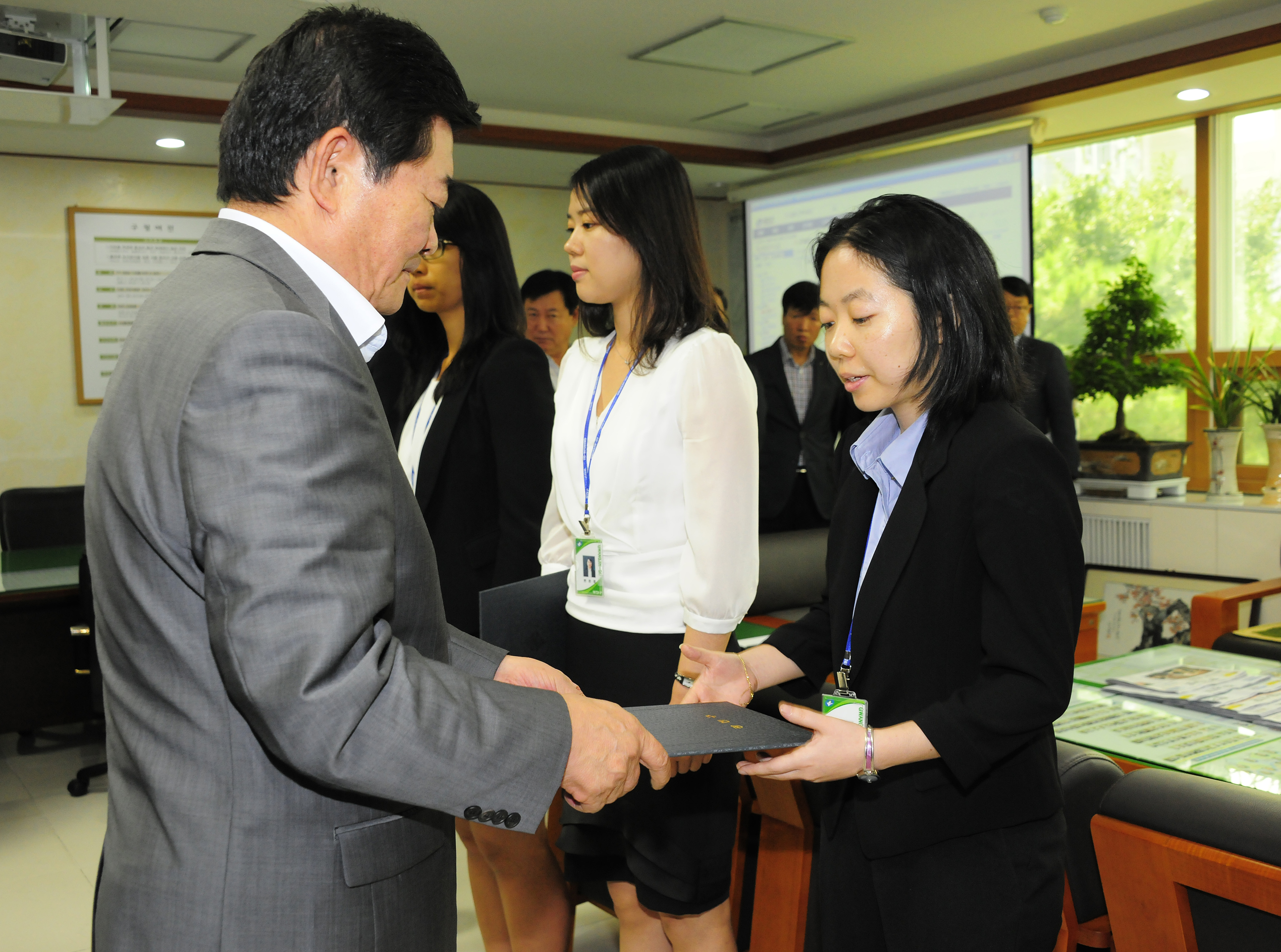 20110901-신규직원 임명장 수여 40021.JPG