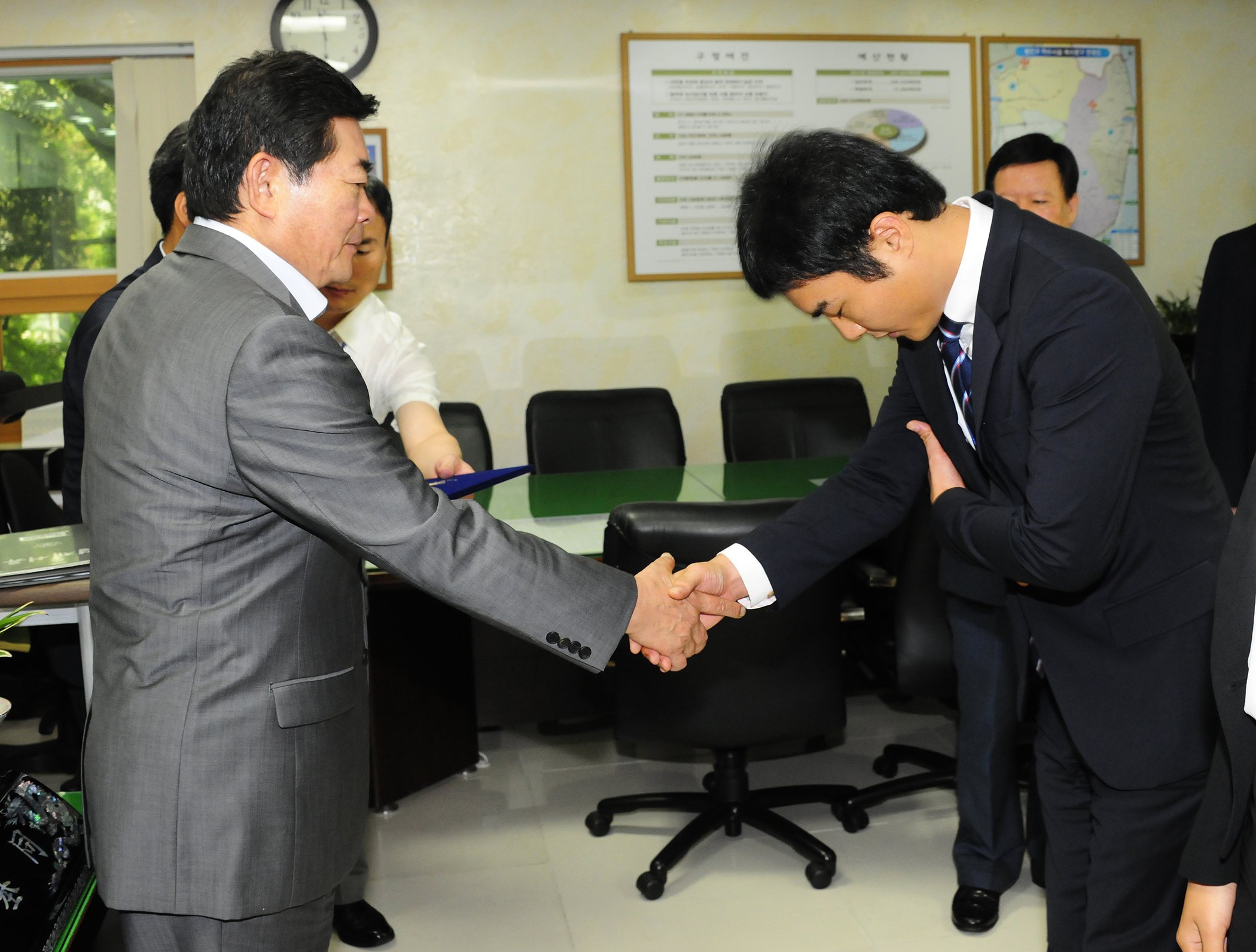 20110901-신규직원 임명장 수여 40012.JPG