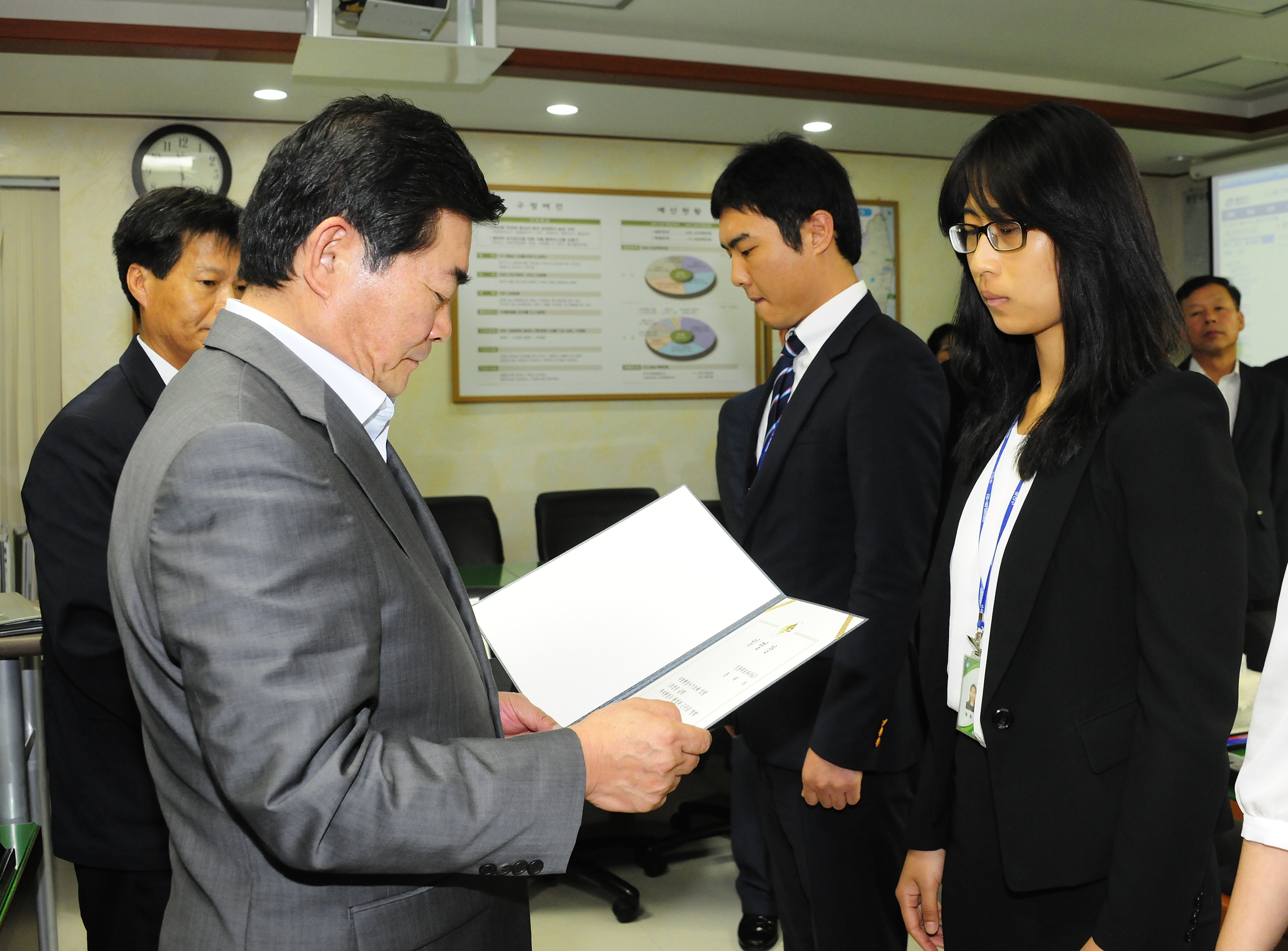 20110901-신규직원 임명장 수여 40015.JPG