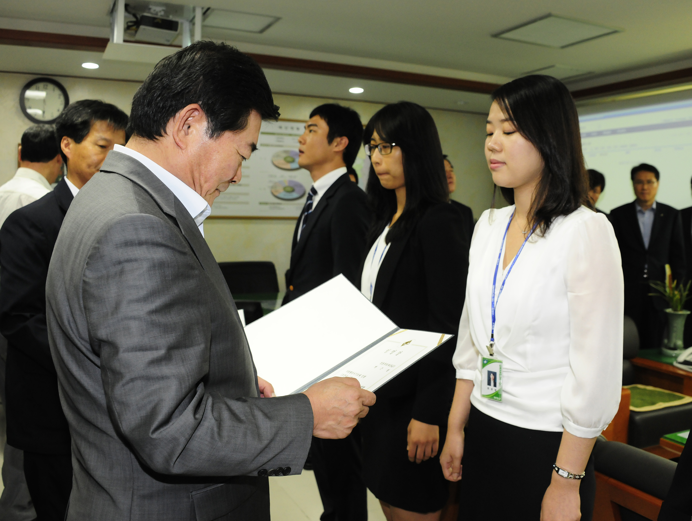 20110901-신규직원 임명장 수여 40017.JPG