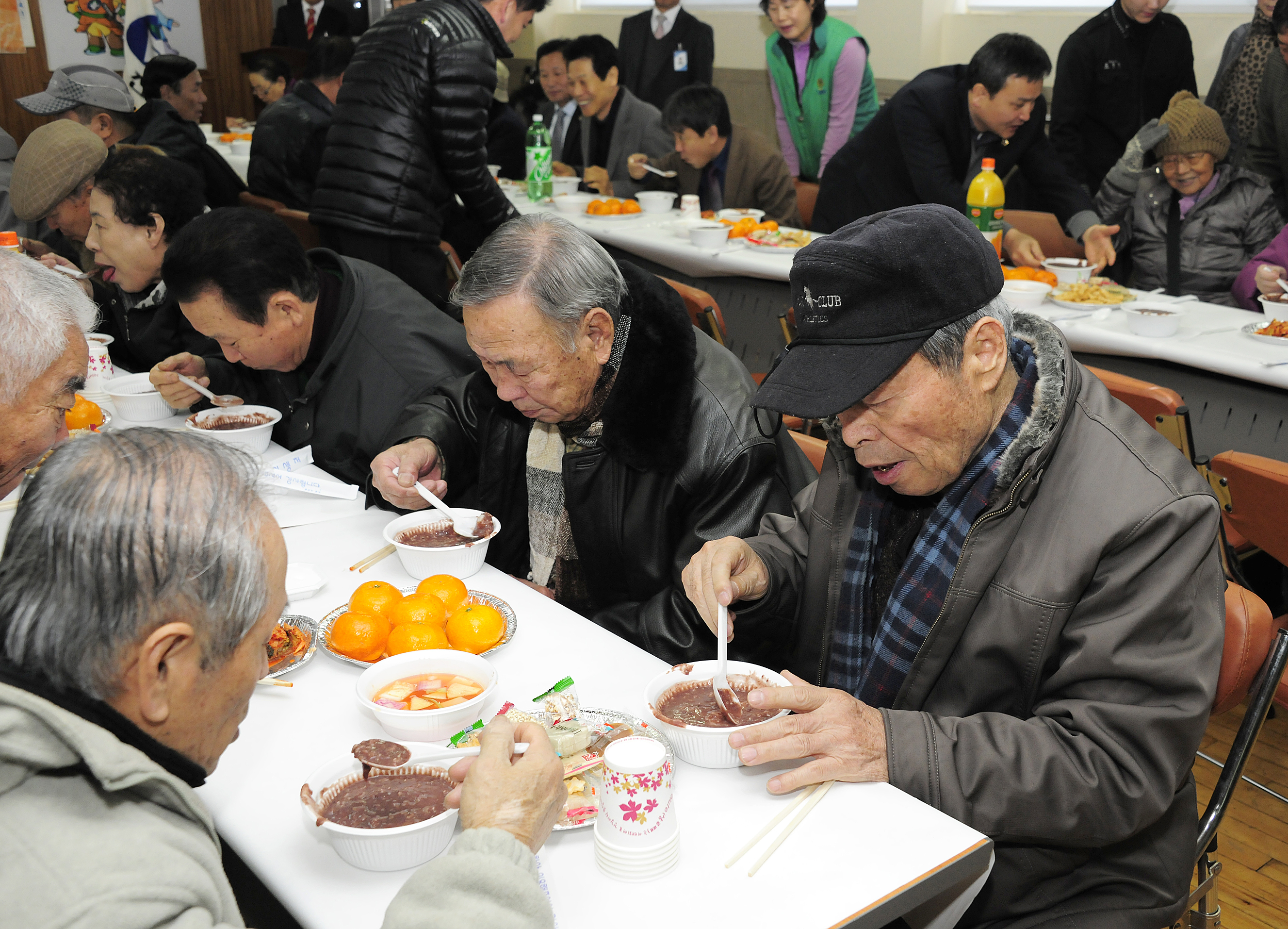 20111222-광장동 사랑의 동지팥죽 나누기 46524.JPG