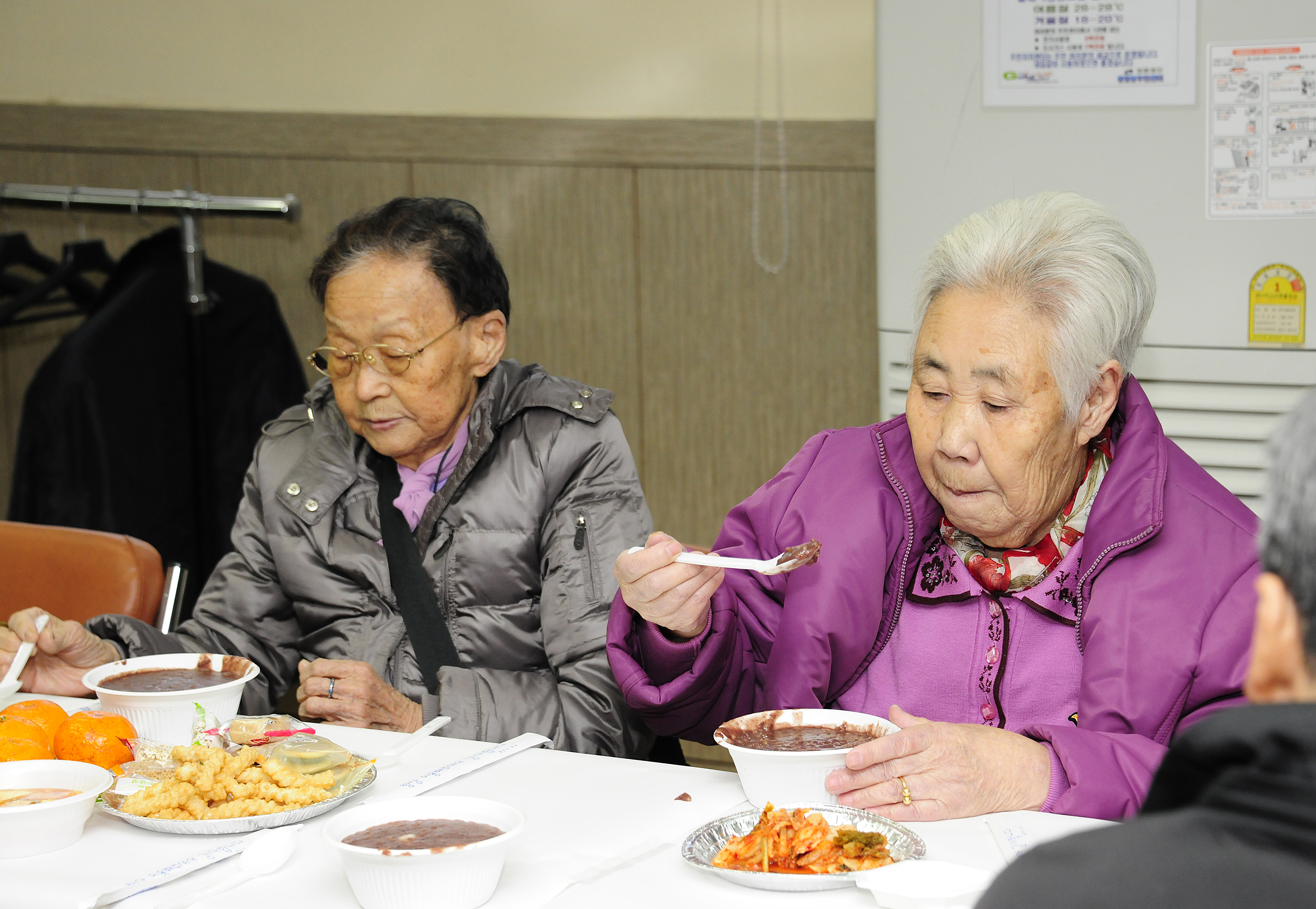 20111222-광장동 사랑의 동지팥죽 나누기 46525.JPG