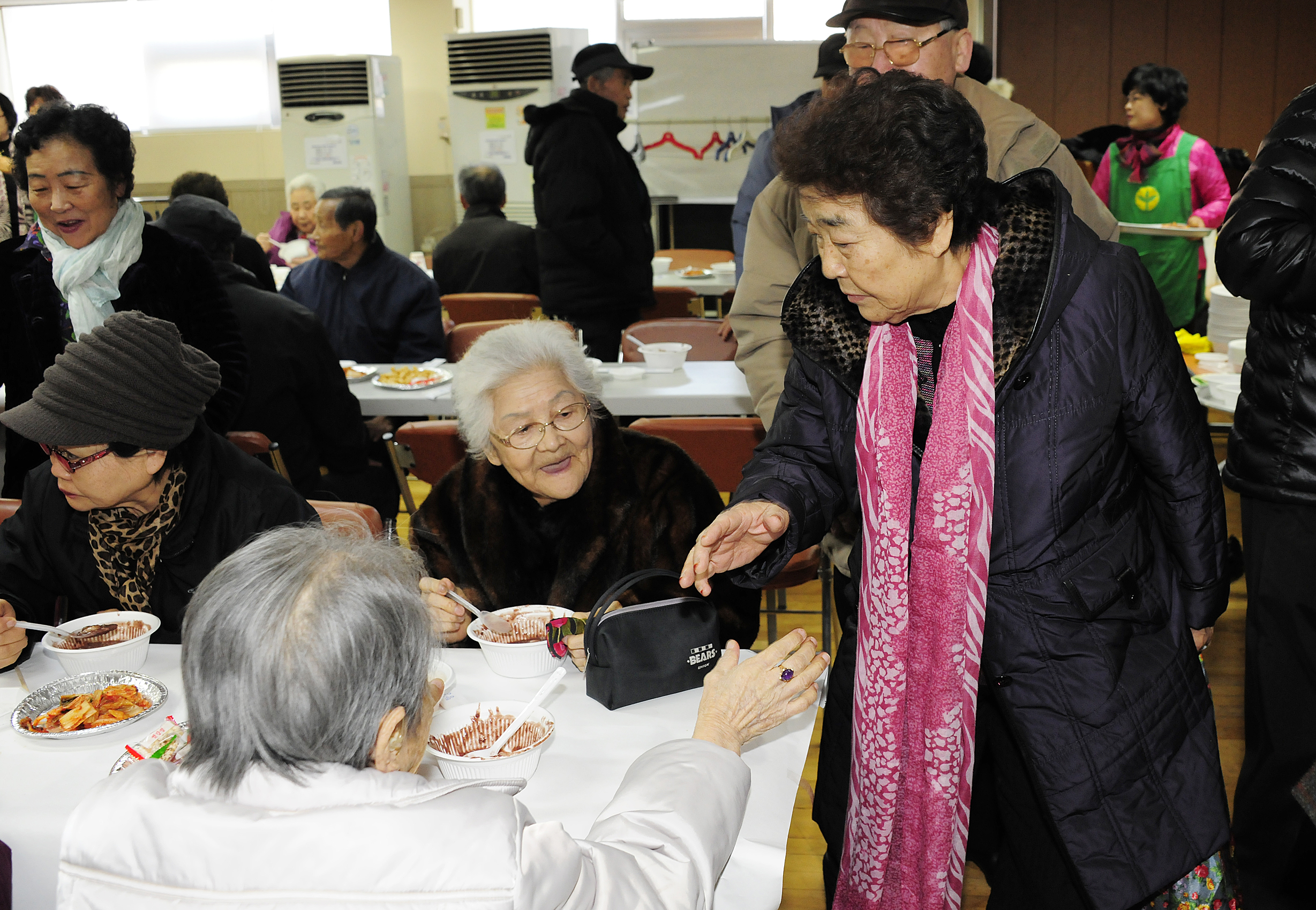 20111222-광장동 사랑의 동지팥죽 나누기 46538.JPG