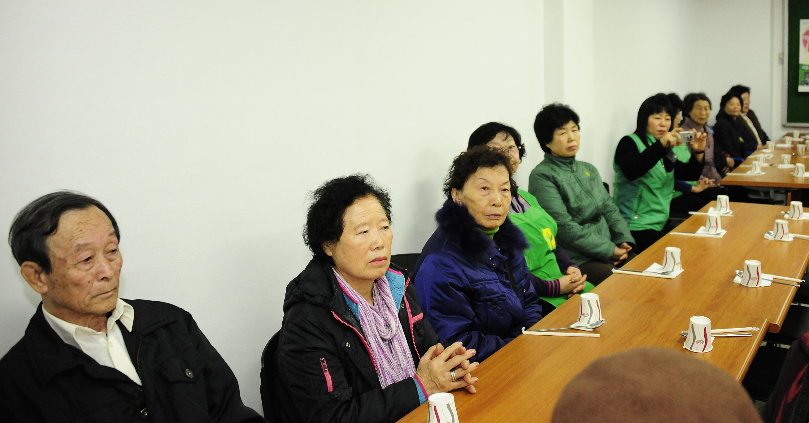 20111207-새마을 부녀회 사랑의 목도리 전달 44832.JPG