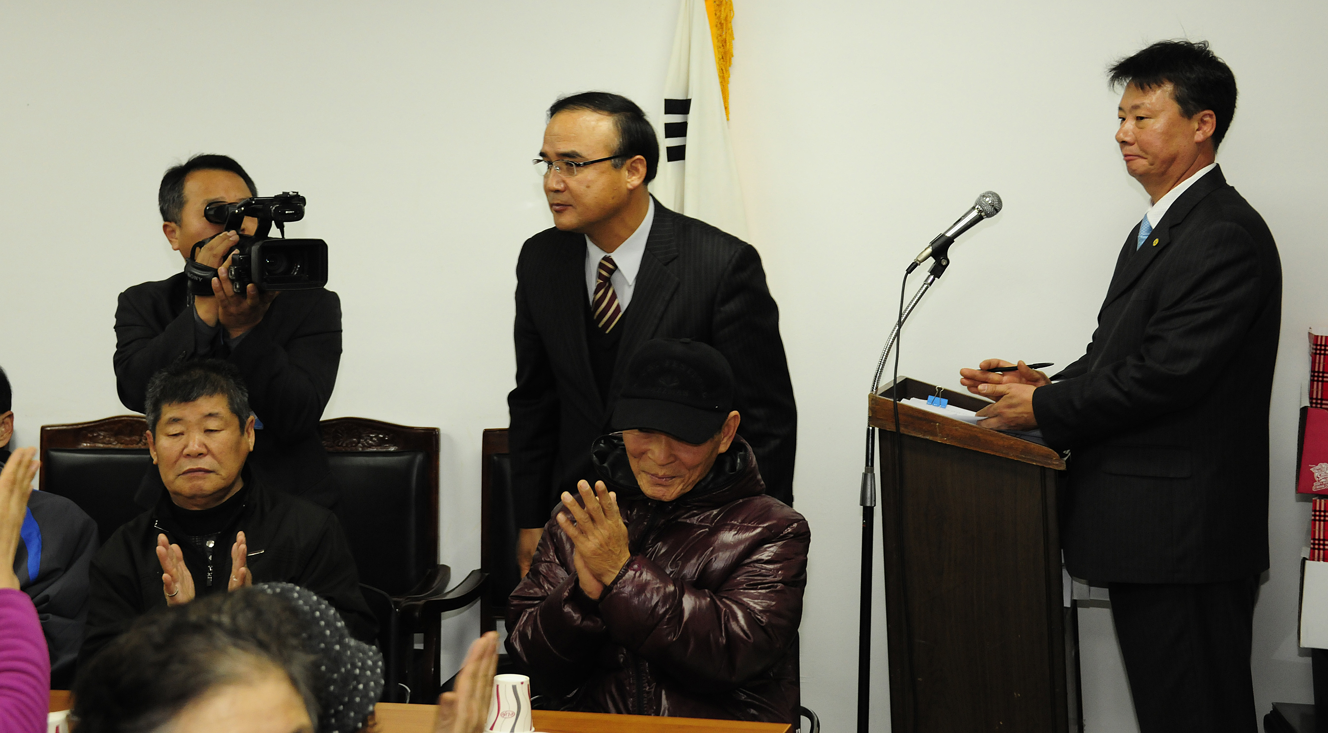 20111207-새마을 부녀회 사랑의 목도리 전달 44834.JPG