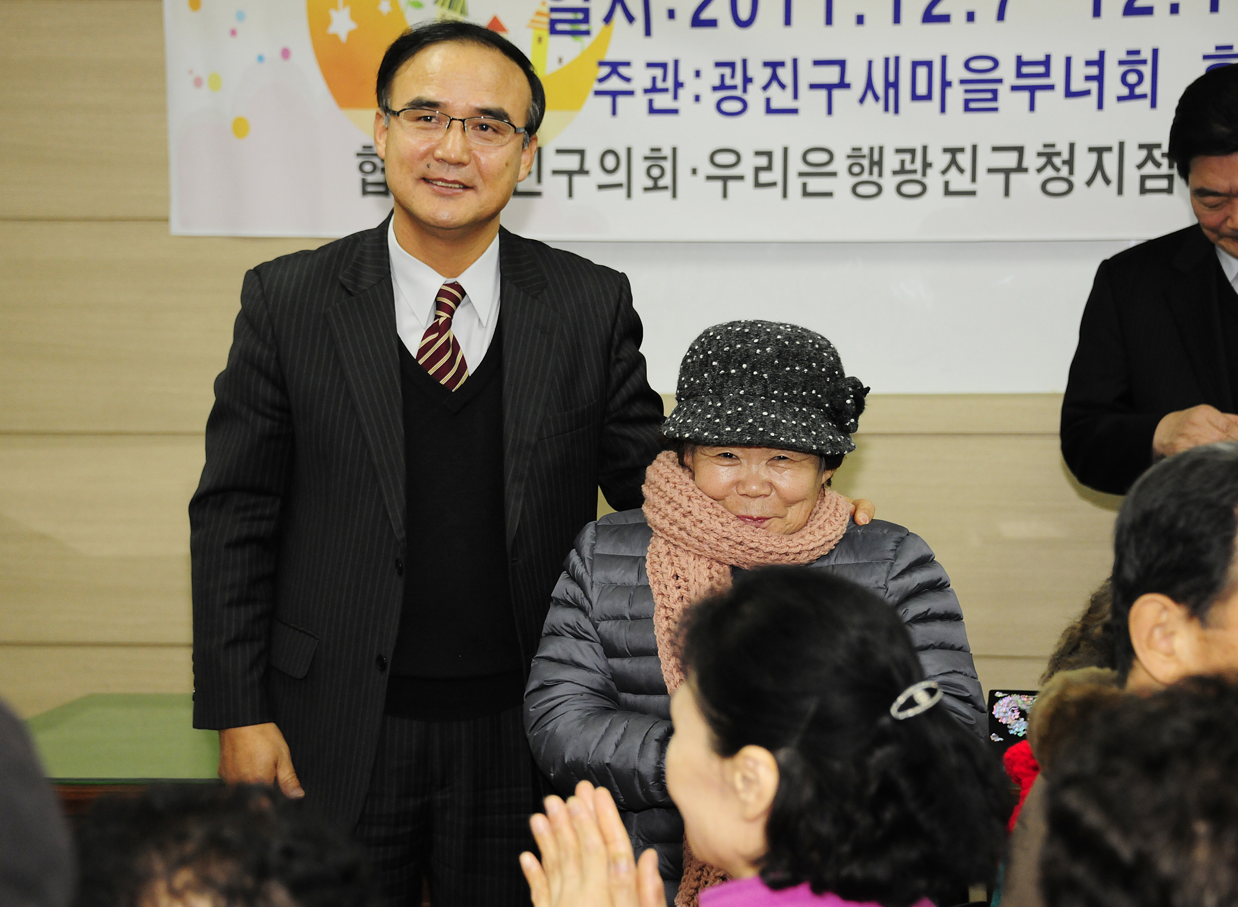 20111207-새마을 부녀회 사랑의 목도리 전달 44854.JPG