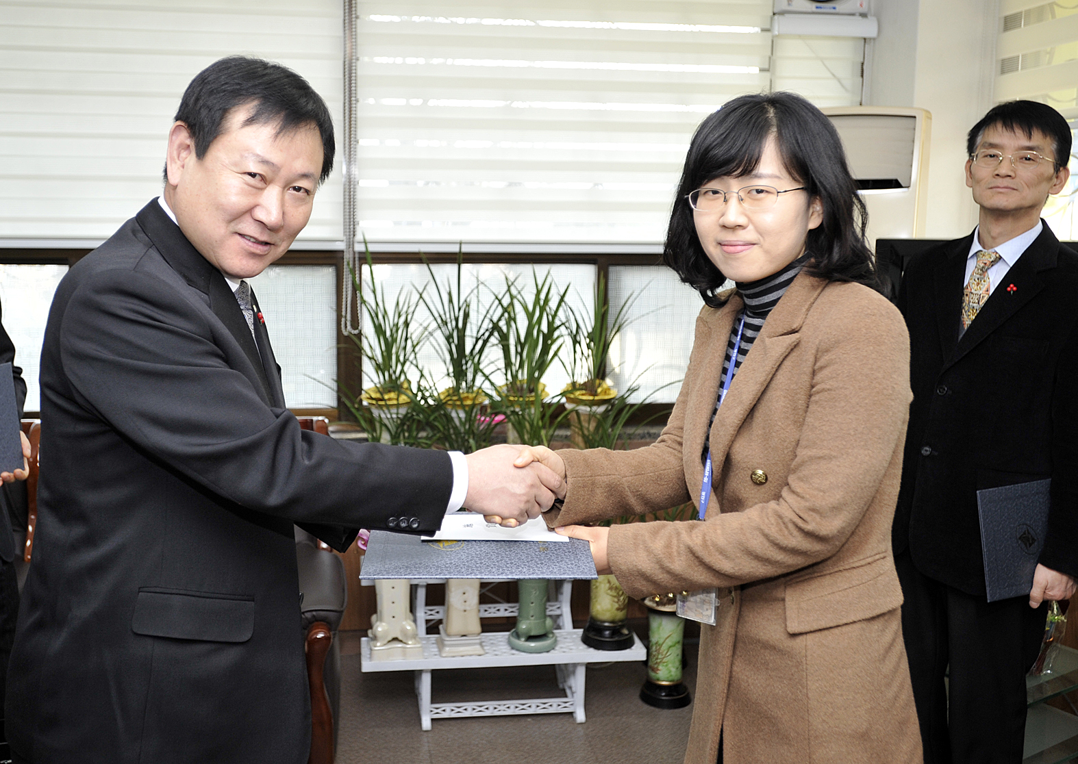 20111215-민원처리 마일리지 우수직원 표창 45659.JPG