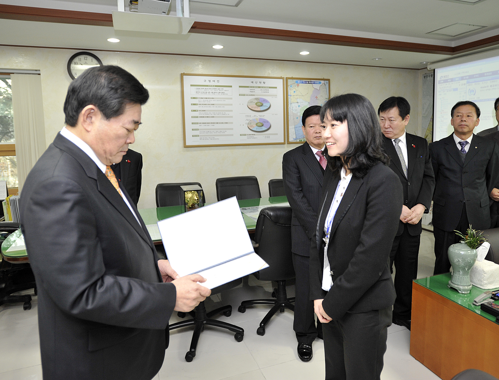 20111215-민원처리 마일리지 우수직원 표창 45651.JPG