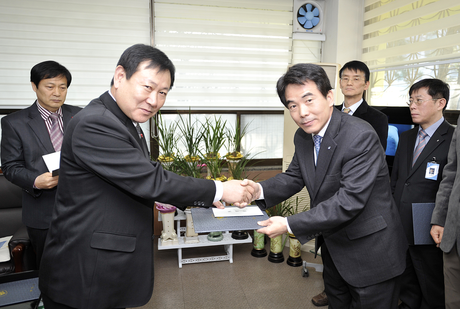 20111215-민원처리 마일리지 우수직원 표창 45657.JPG