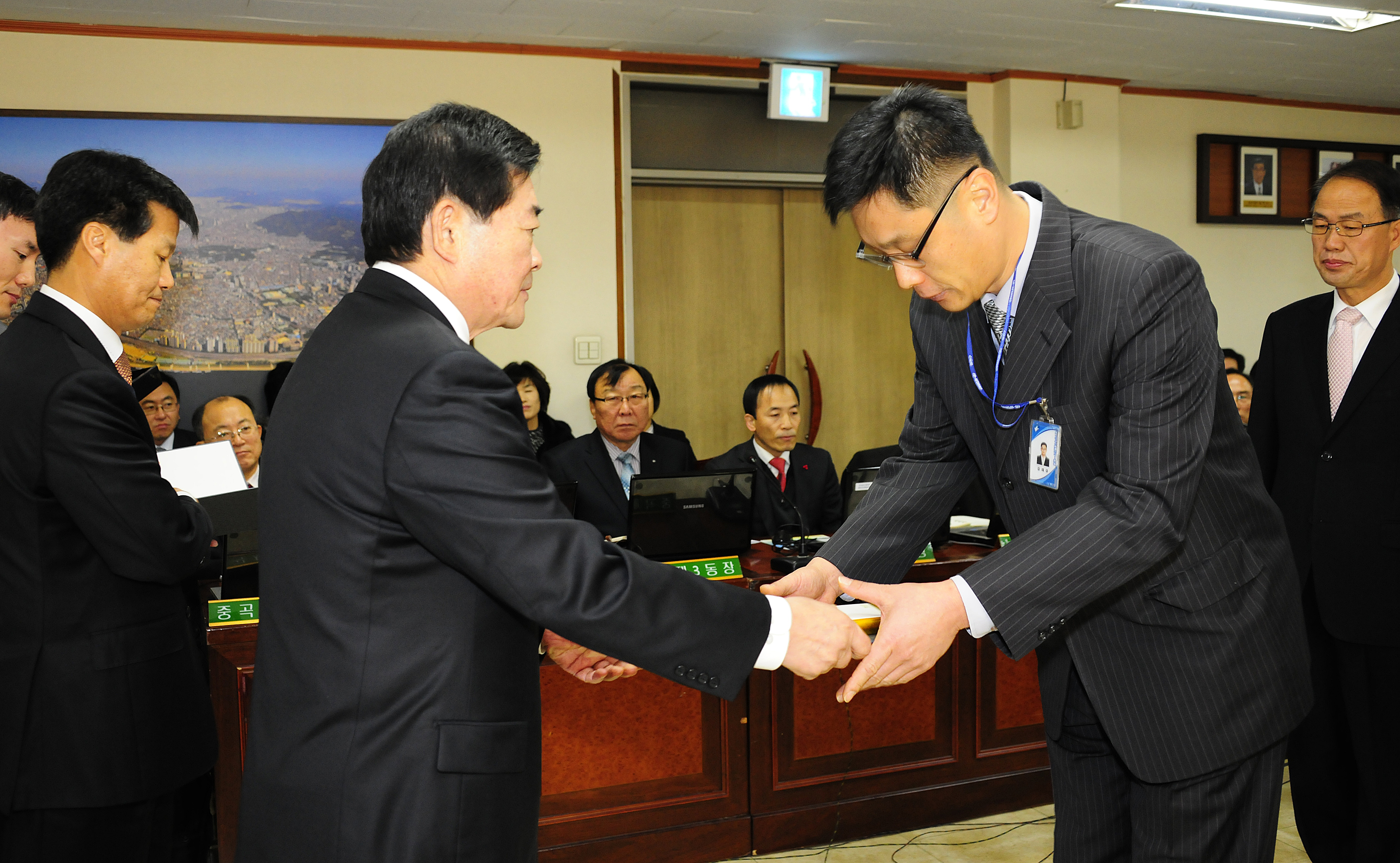 20111215-구동 확대간부회의 표창장 수여식 45435.JPG