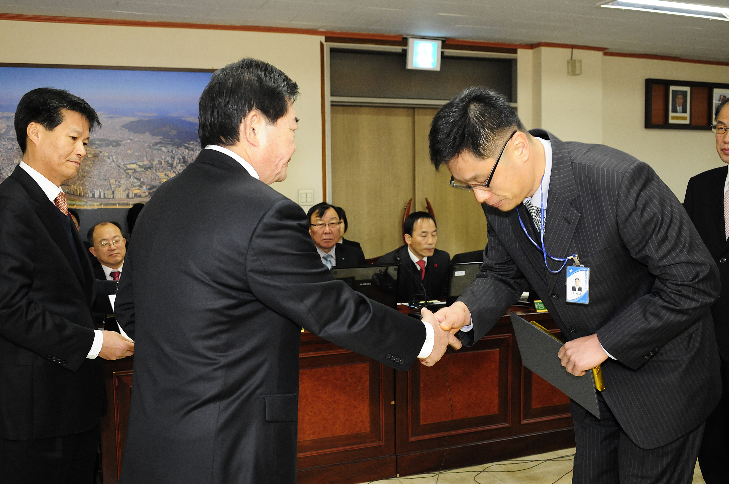 20111215-구동 확대간부회의 표창장 수여식 45436.JPG