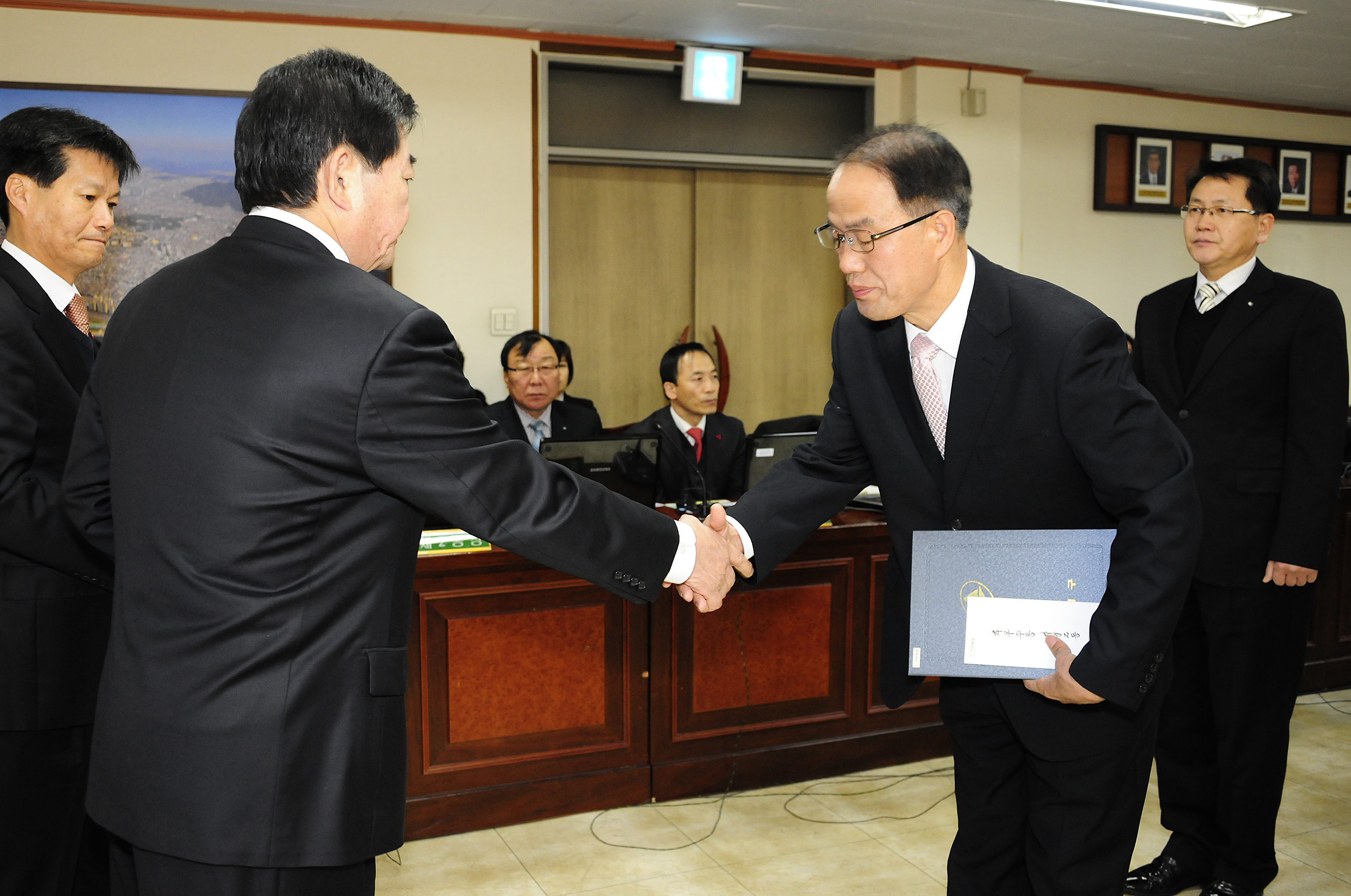 20111215-구동 확대간부회의 표창장 수여식 45439.JPG