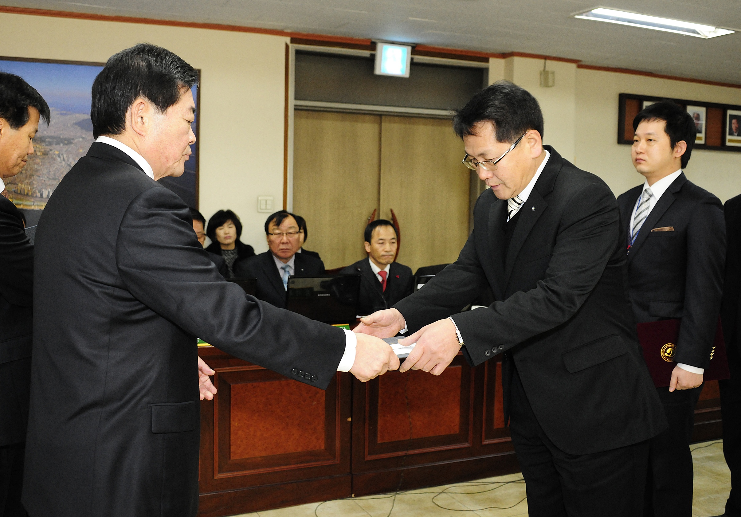 20111215-구동 확대간부회의 표창장 수여식 45441.JPG