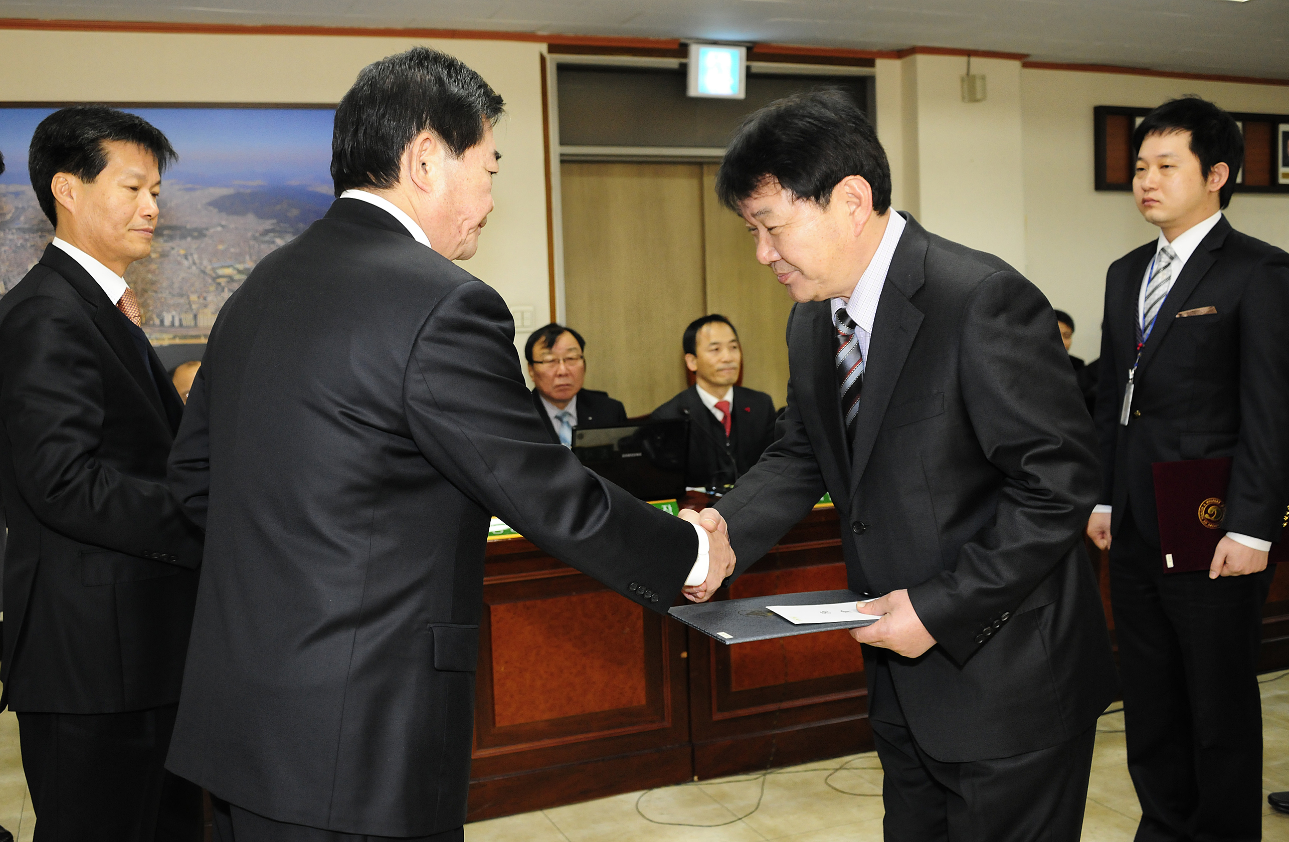 20111215-구동 확대간부회의 표창장 수여식 45444.JPG