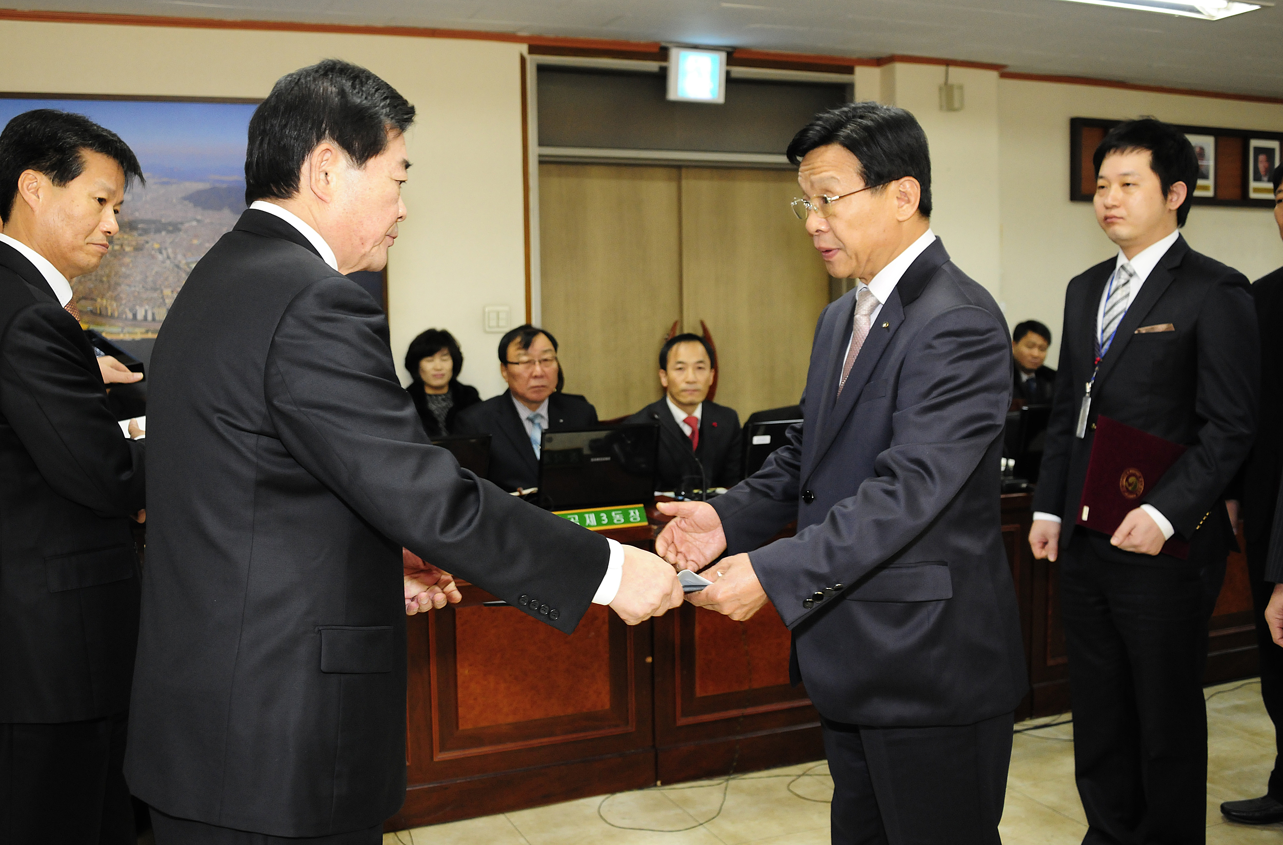 20111215-구동 확대간부회의 표창장 수여식 45446.JPG