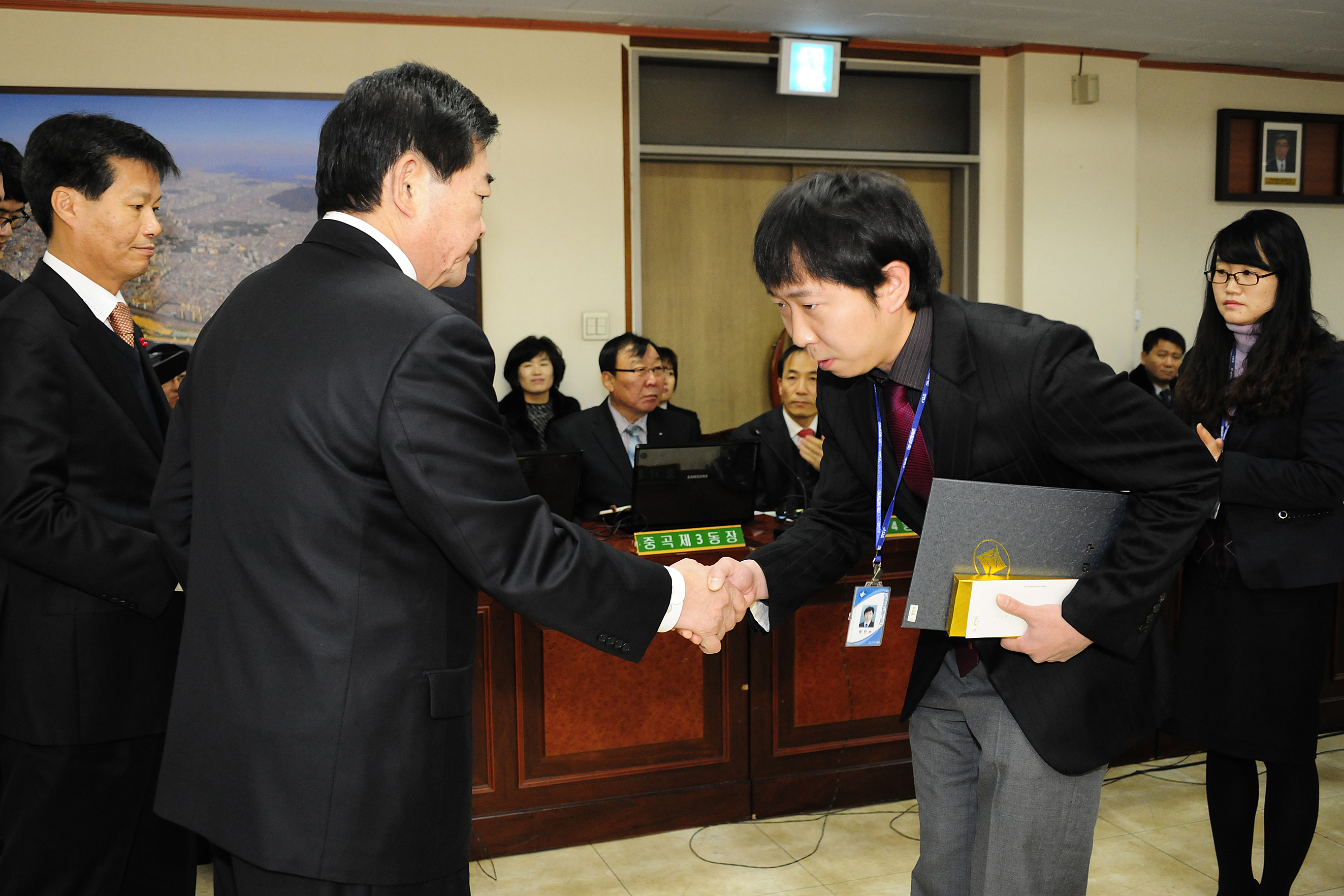 20111215-구동 확대간부회의 표창장 수여식 45430.JPG