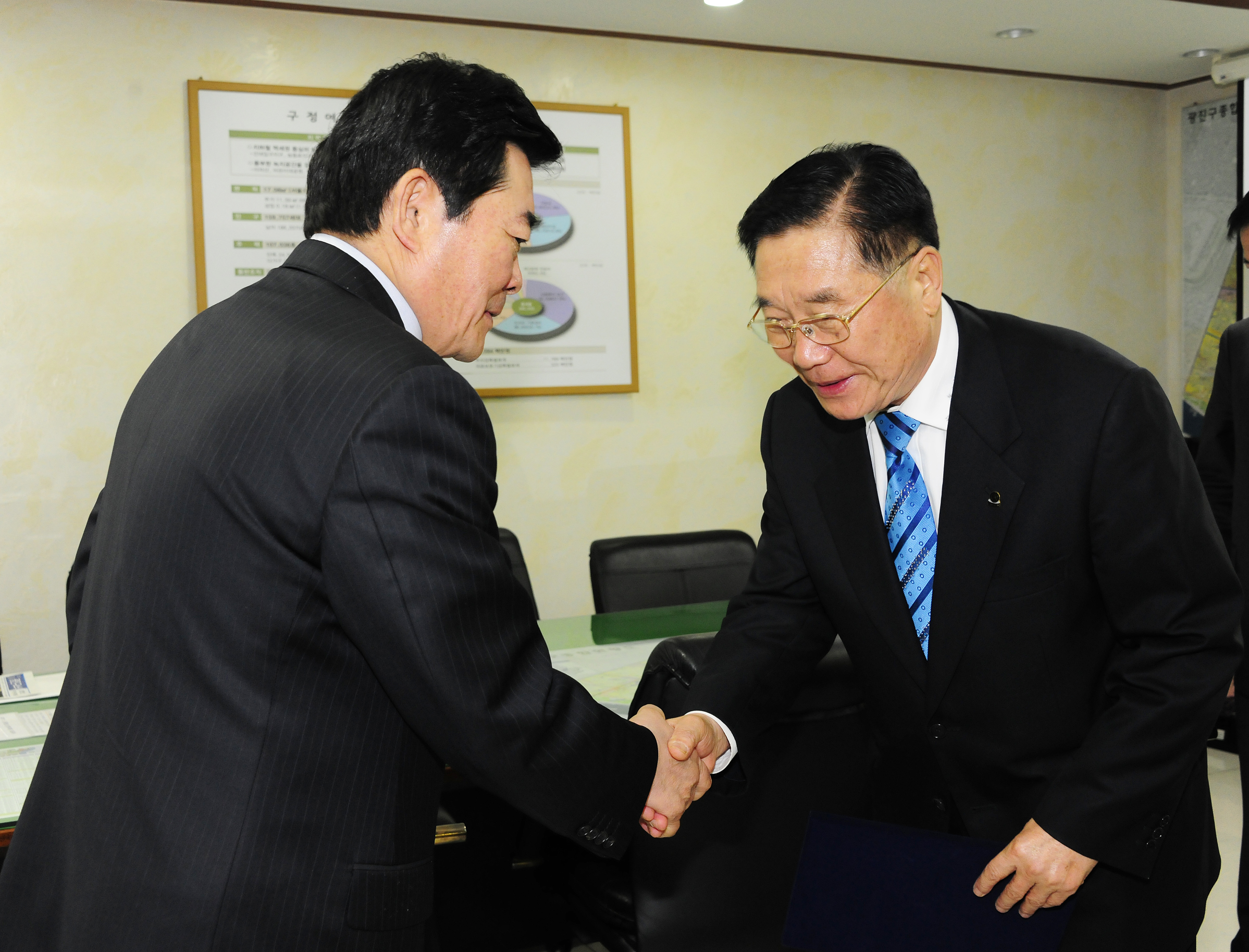 20110330-서울시 유공납세자 표창장 전수 29288.JPG