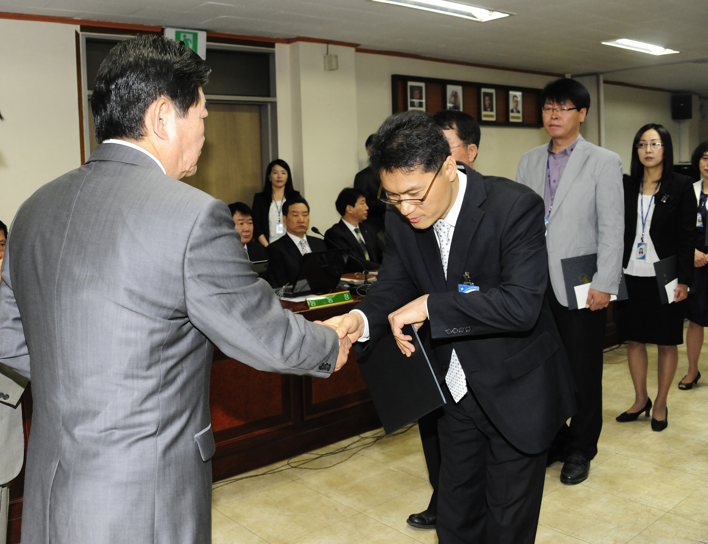 20110519-구확대간부회의 표창장 수여식 34342.JPG