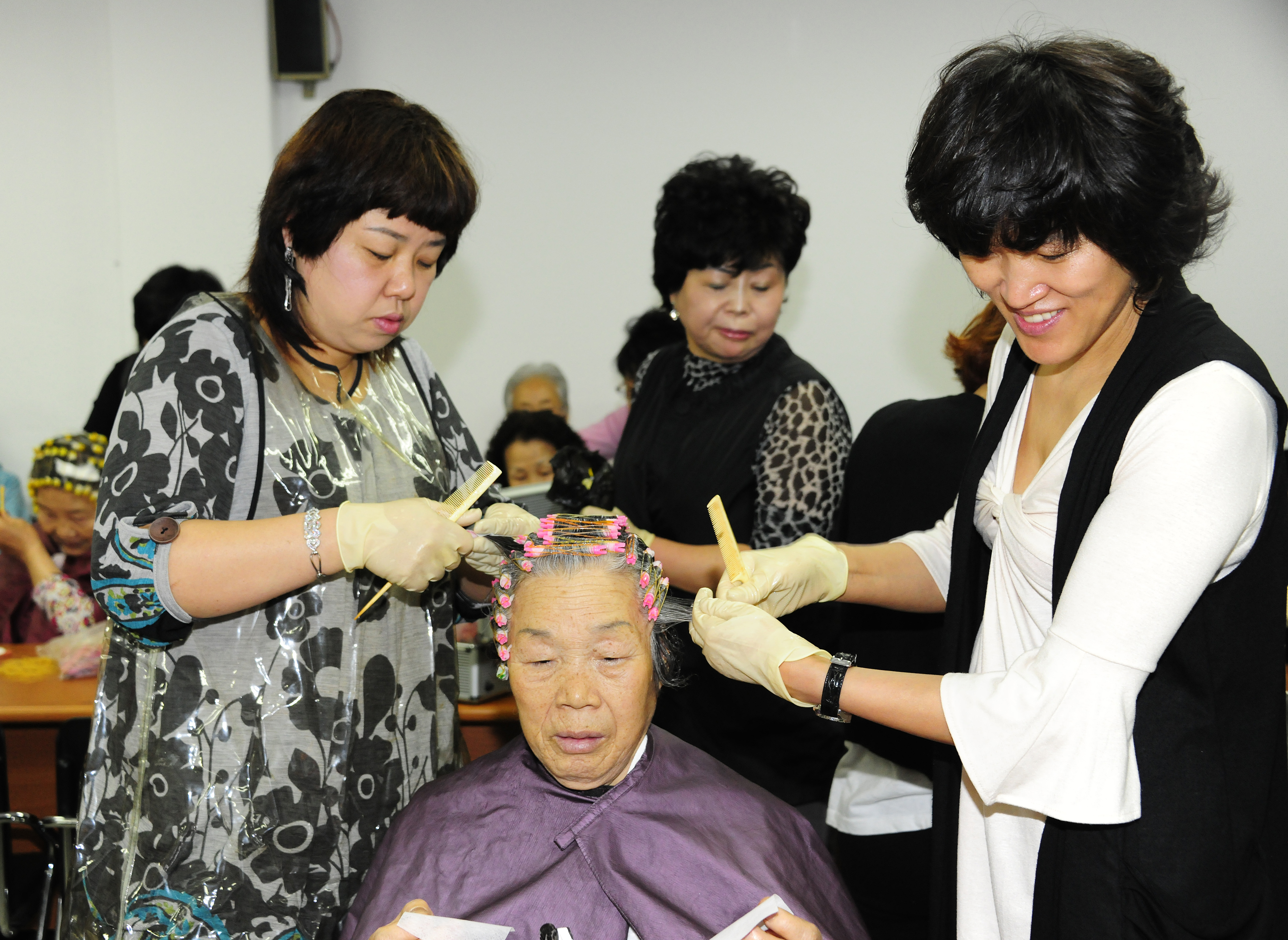 20110511-새마을부녀회 관내 어르신 미용봉사 33372.JPG