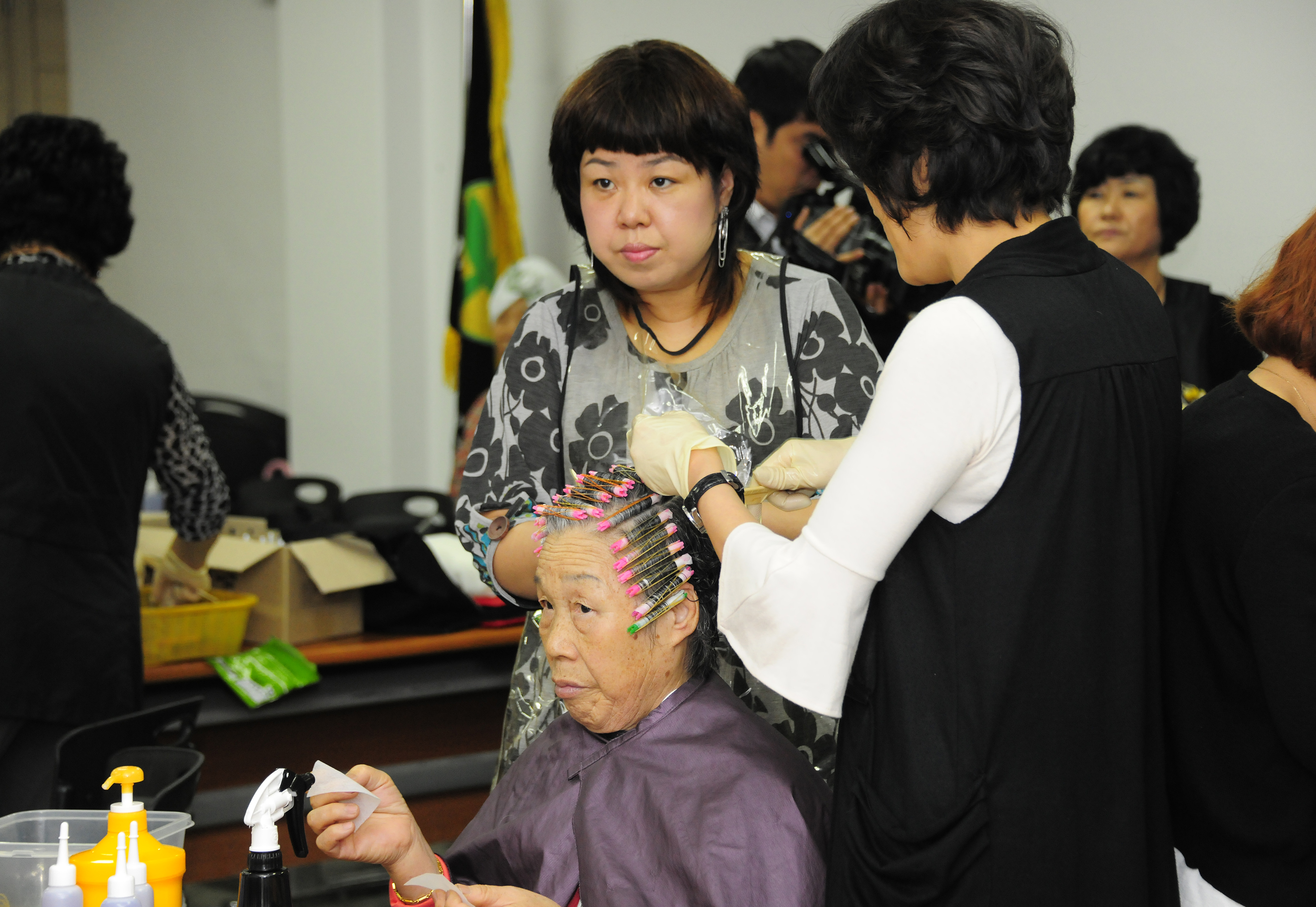 20110511-새마을부녀회 관내 어르신 미용봉사 33374.JPG