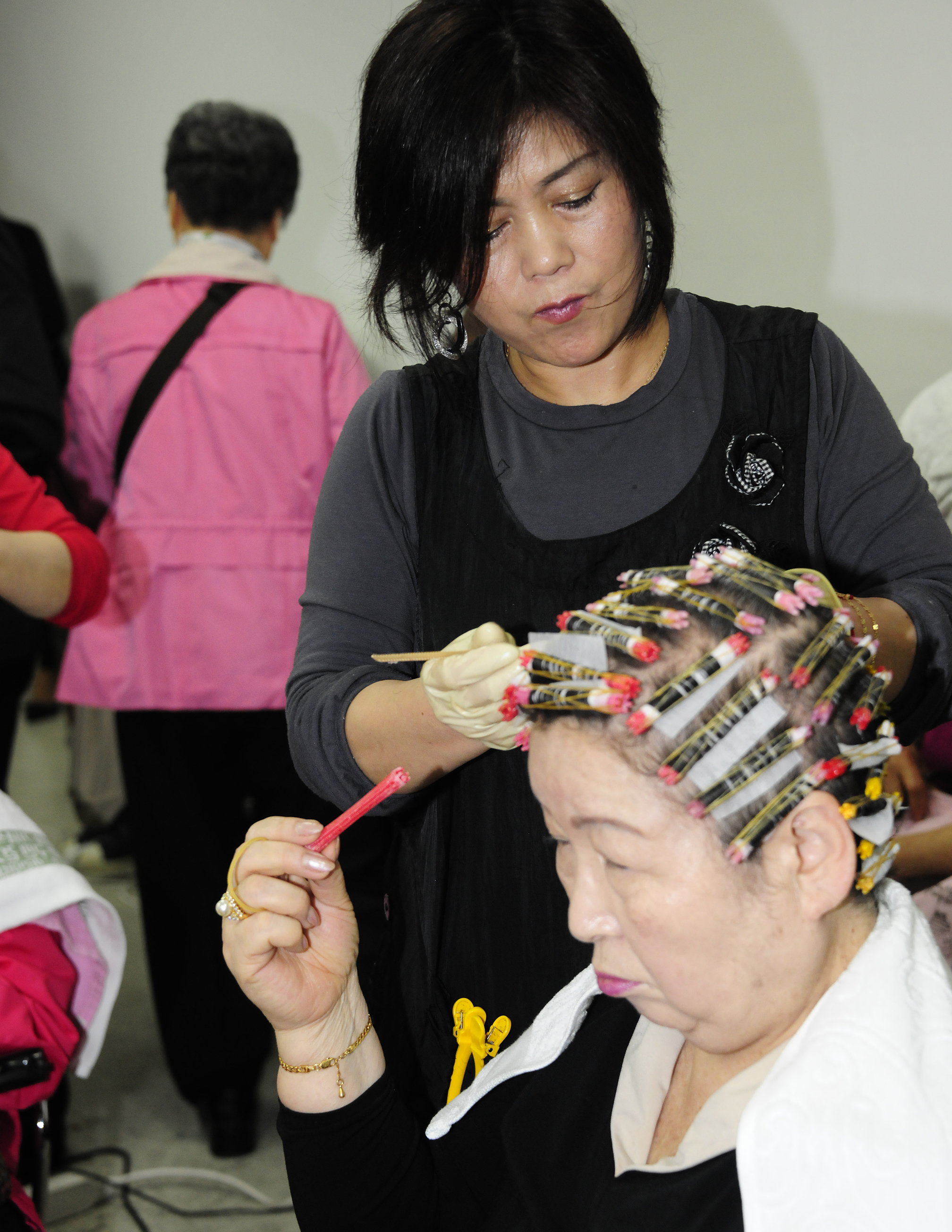 20110511-새마을부녀회 관내 어르신 미용봉사 33366.JPG