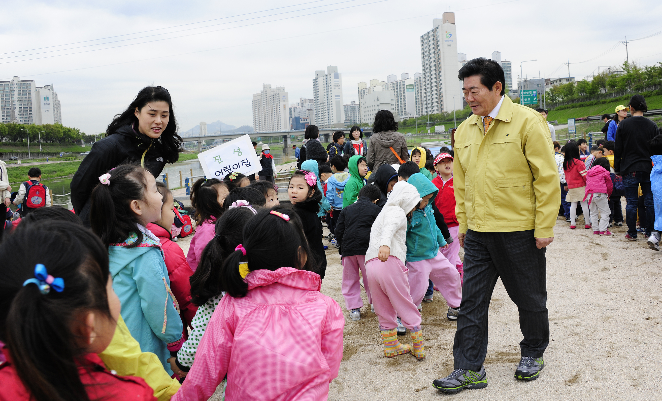 20110409-중량천 둔치 자연학습장 가꾸기 31825.JPG