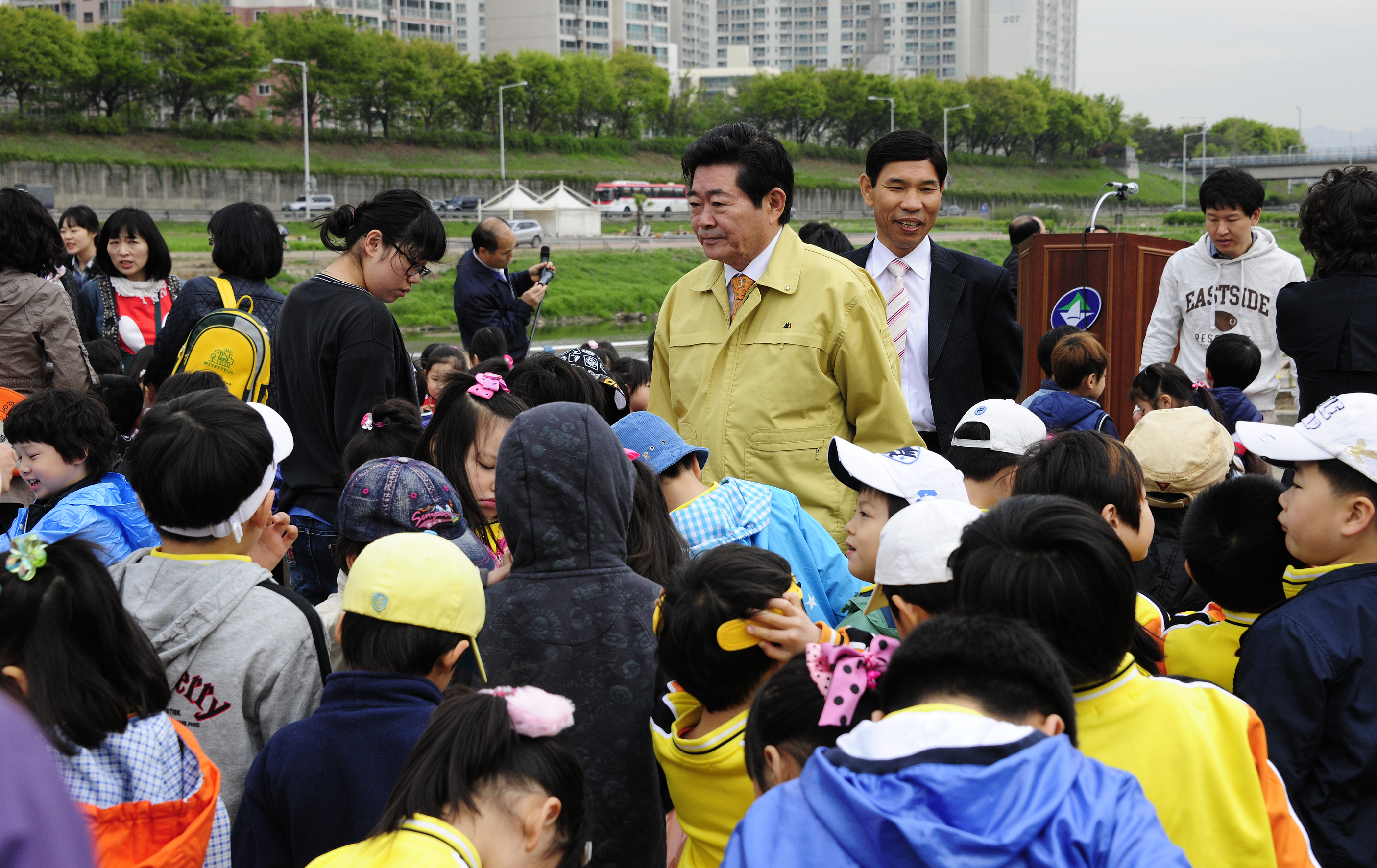 20110409-중량천 둔치 자연학습장 가꾸기 31833.JPG