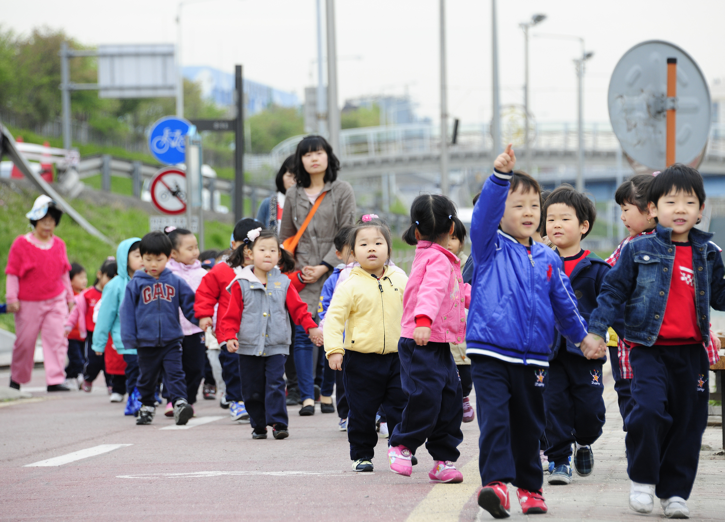 20110409-중량천 둔치 자연학습장 가꾸기 31810.JPG