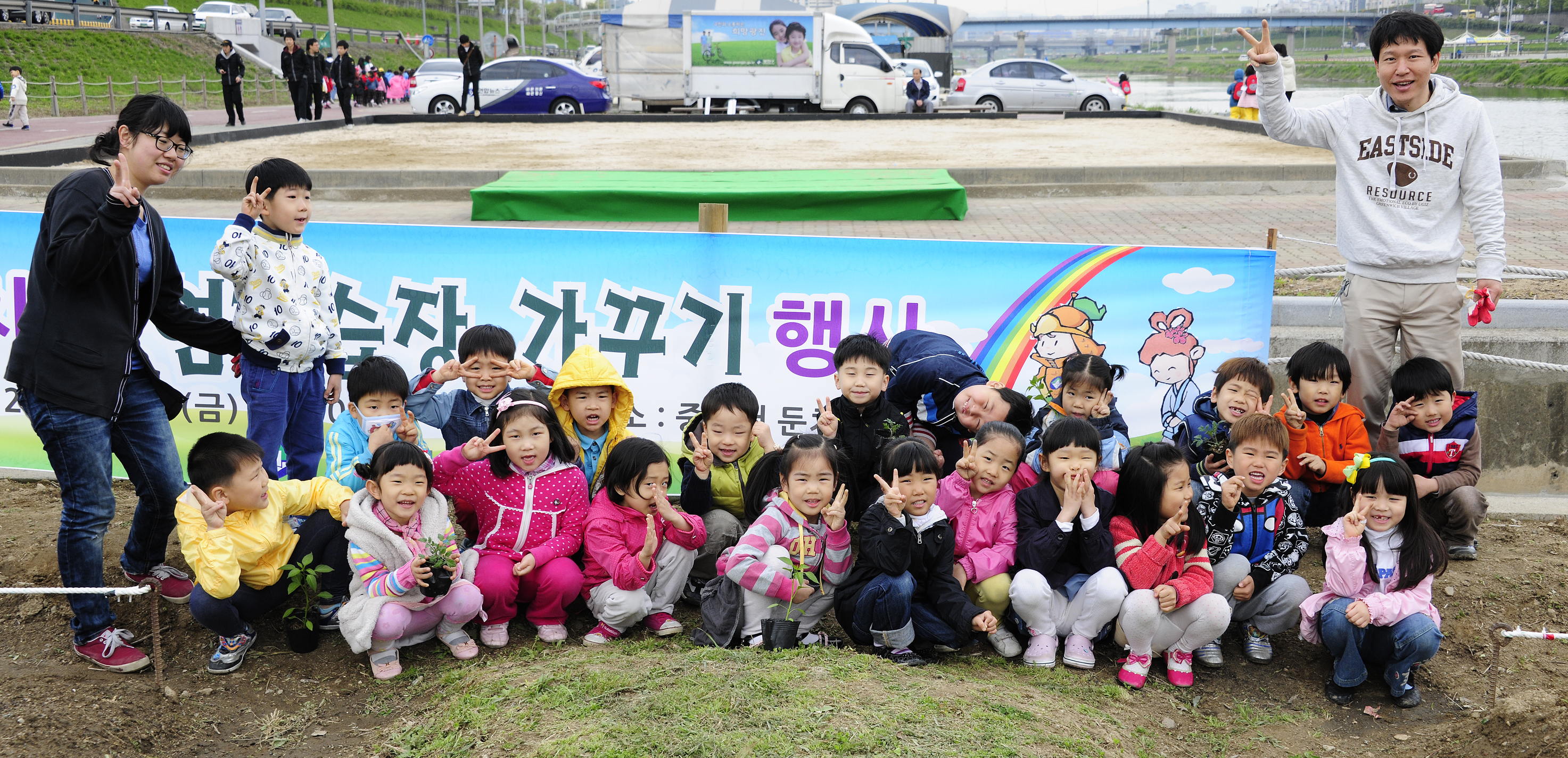 20110409-중량천 둔치 자연학습장 가꾸기 31885.JPG