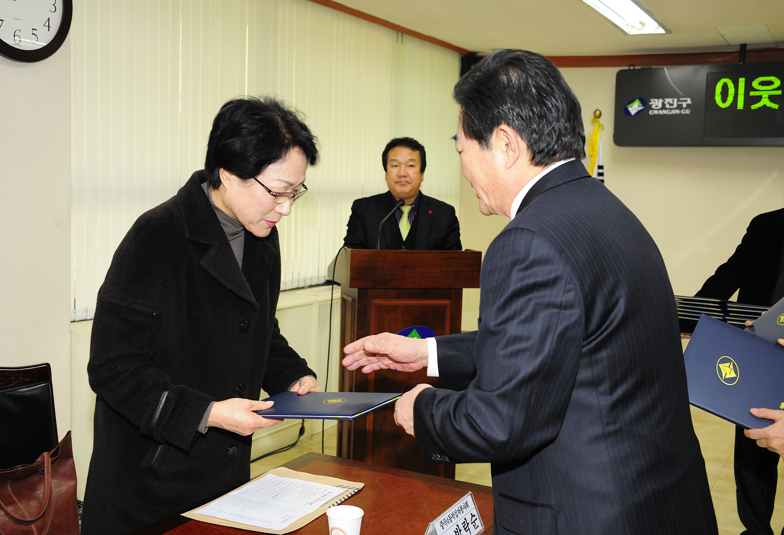 20111228-이웃돕기 우수 후원자 감사장 전달 47168.JPG