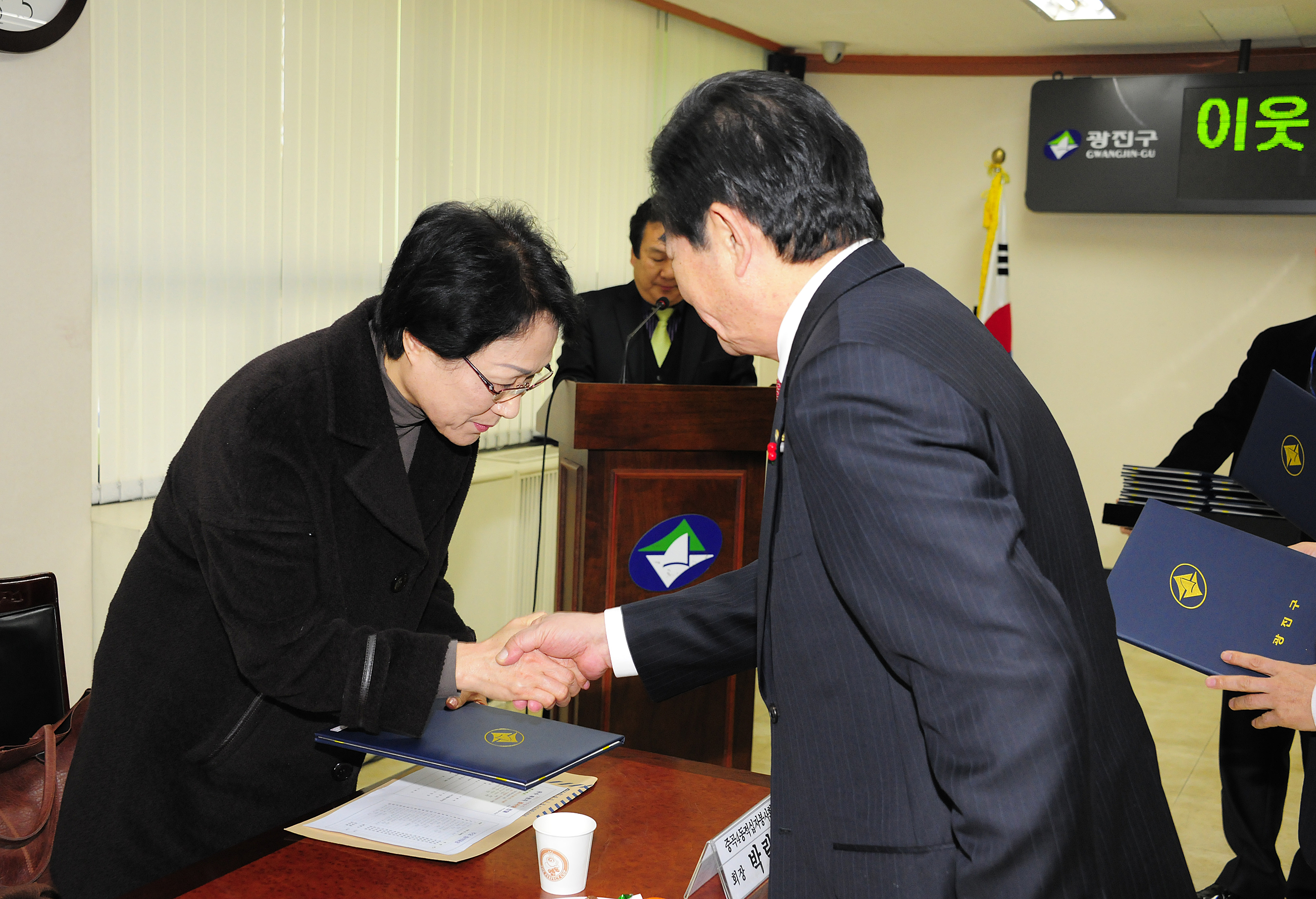 20111228-이웃돕기 우수 후원자 감사장 전달 47169.JPG