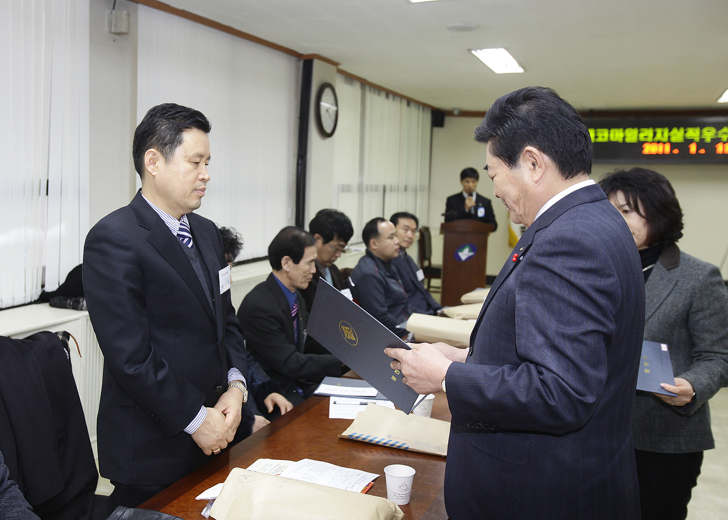 20110111-에코마일리지 우수단체 및 아파트시상 22225.JPG