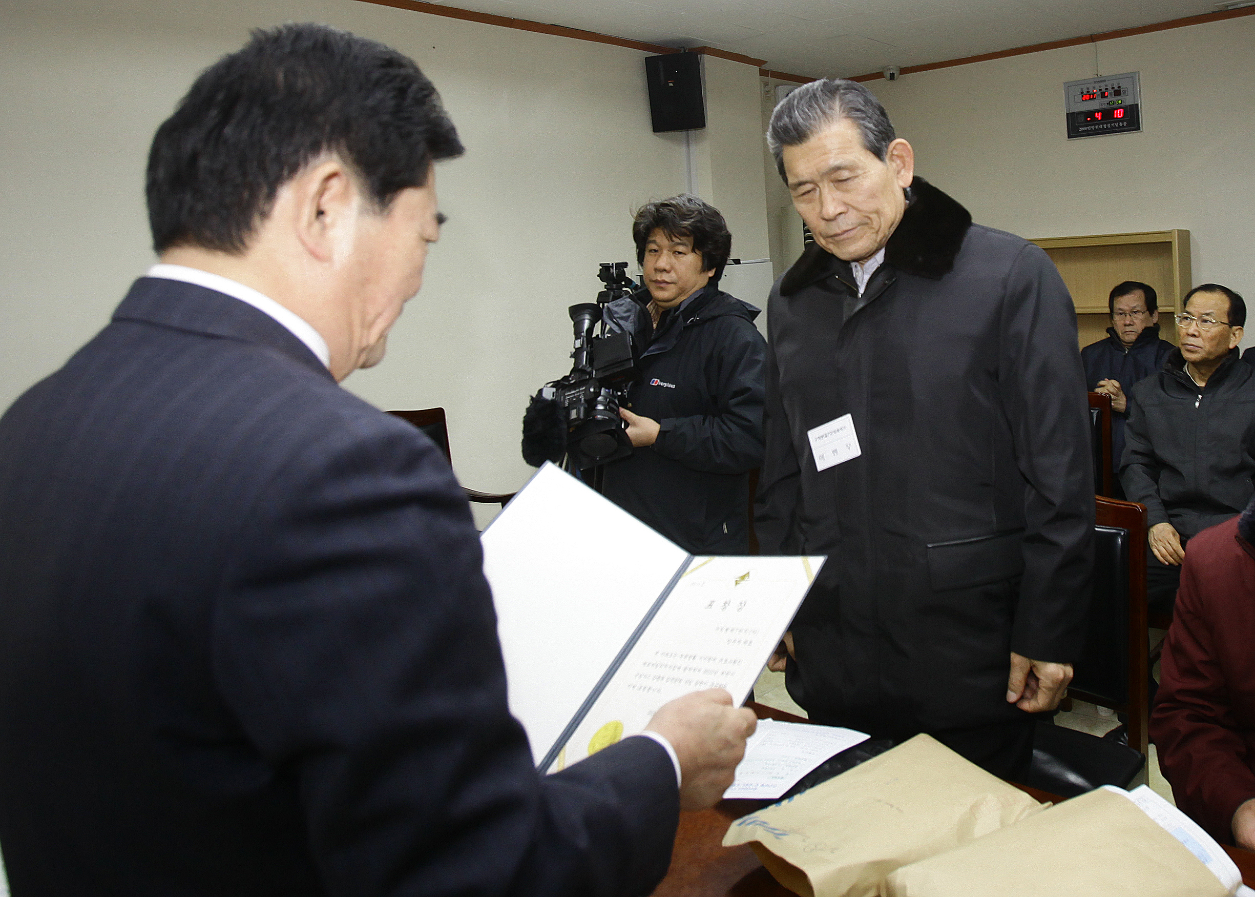 20110111-에코마일리지 우수단체 및 아파트시상 22238.JPG