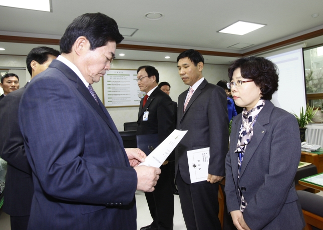 20110217-국장단회의 발령장 수여식 25978.JPG